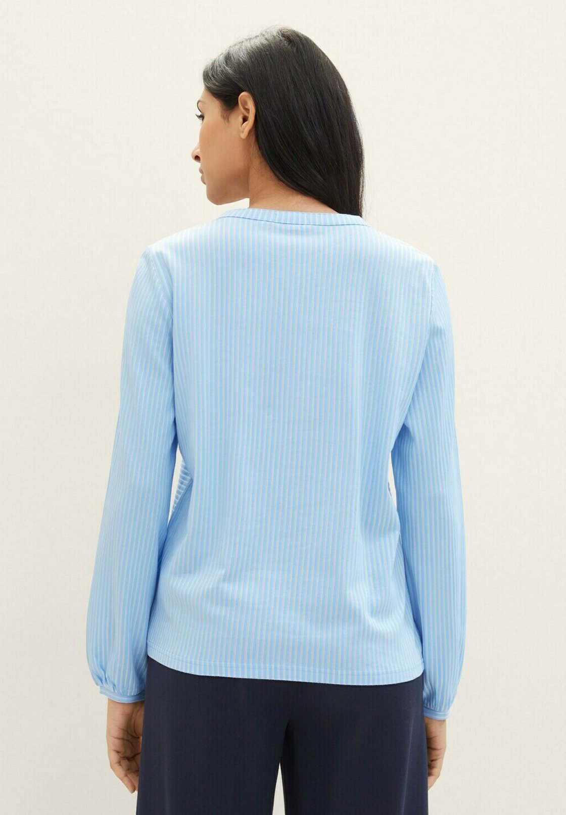Bluza TOM TAILOR - modro-bela s tankimi črtami
