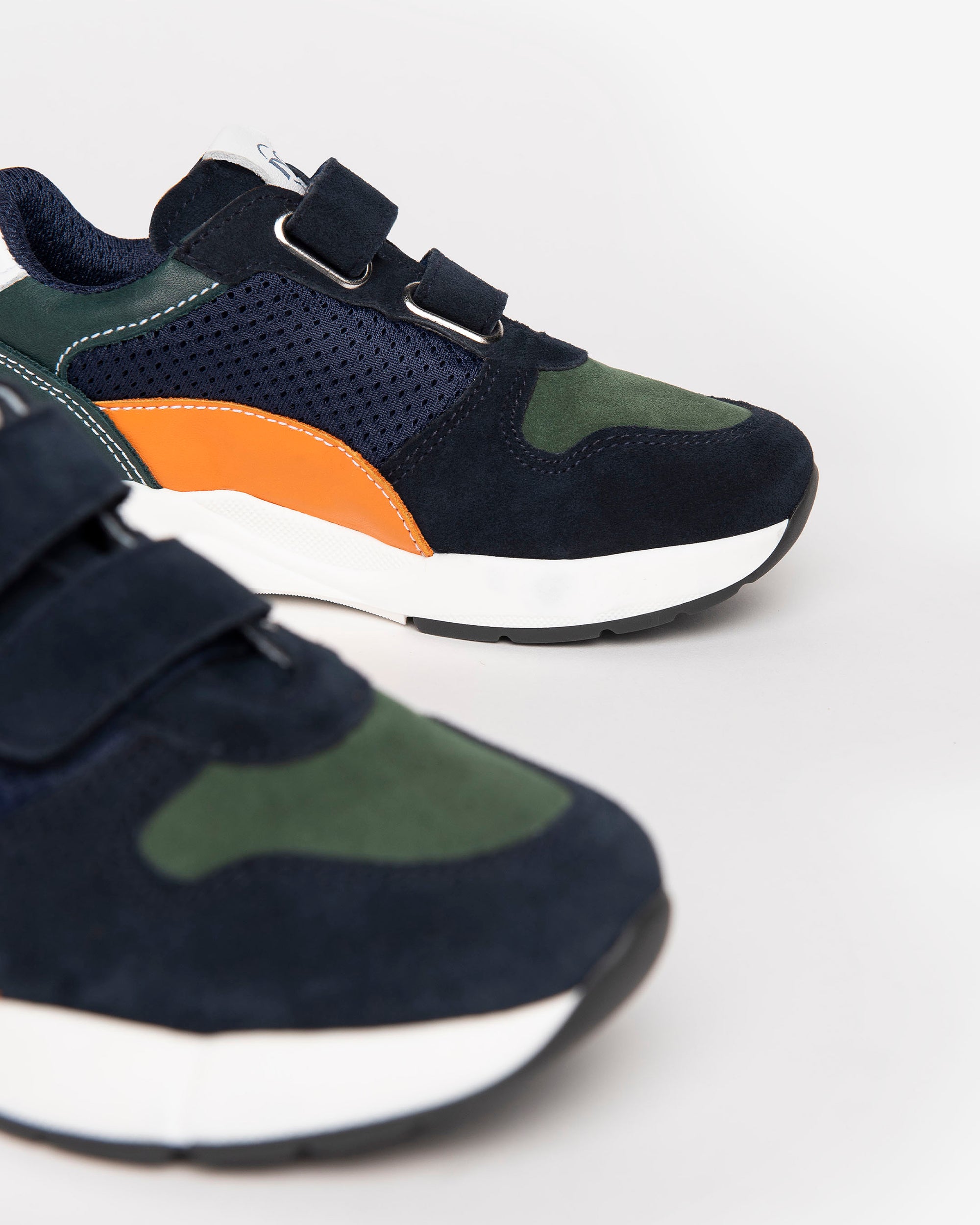  Kinder-Sneaker aus Wildleder und Leder