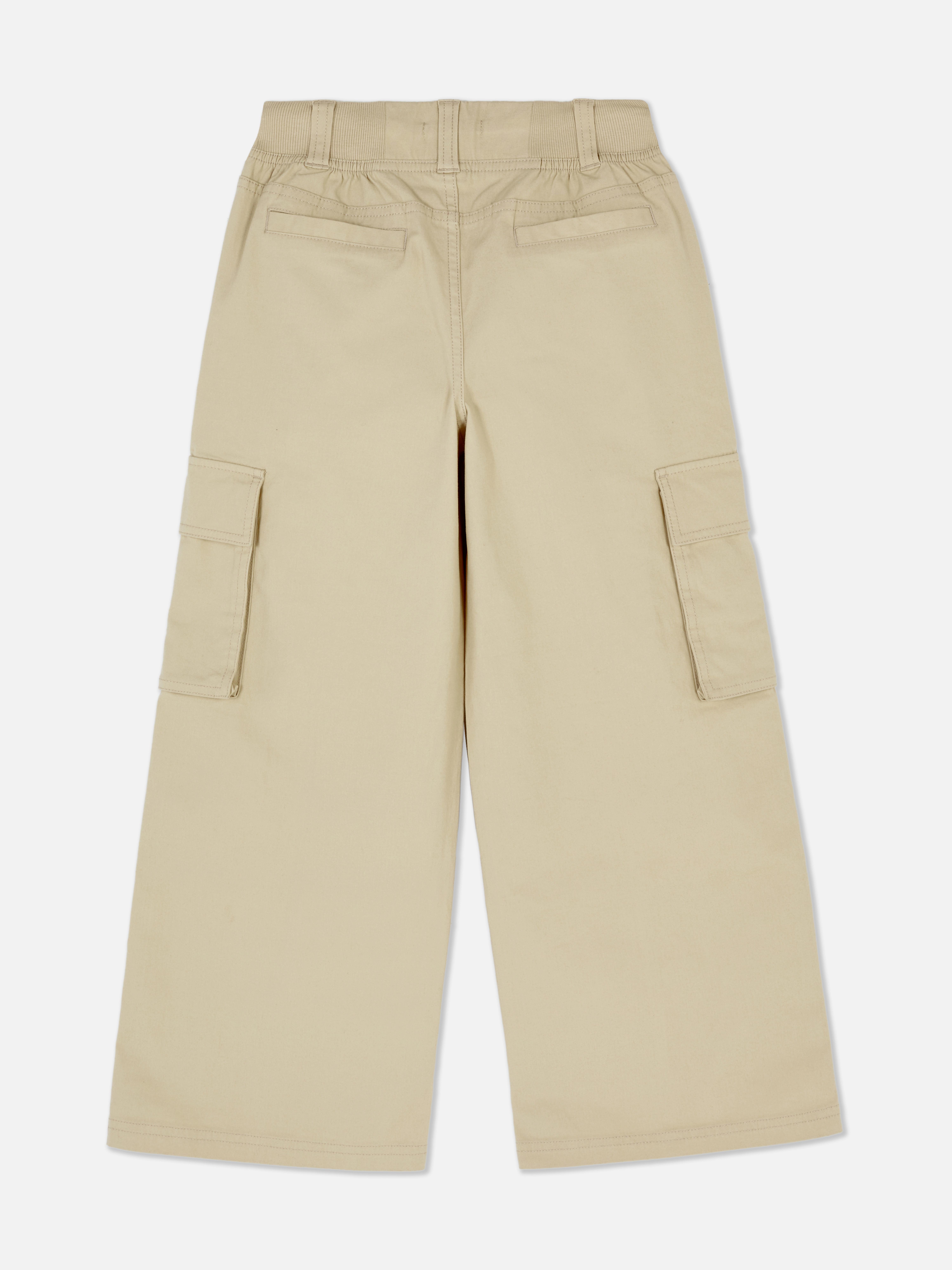 Weit geschnittene Cargohose mit elastischem Bund und praktischen Taschen