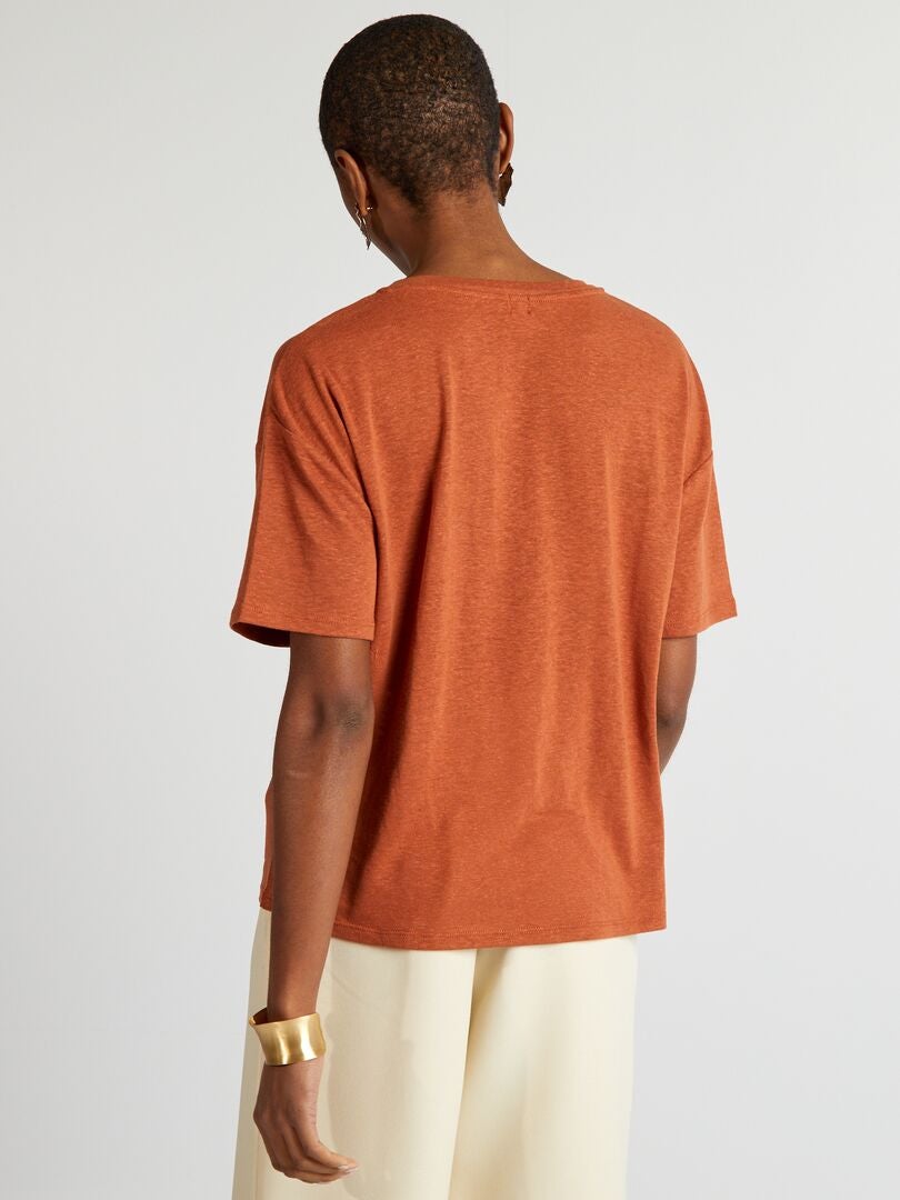 Camiseta de gola redonda em linho - MARROM
