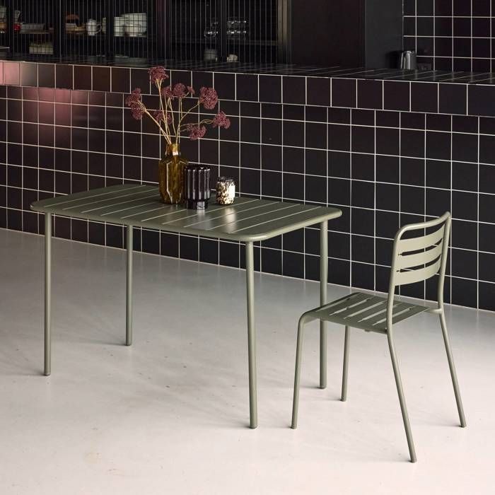Four-seater metal garden table. Khaki. Amelia. 120x70cm. Rust-resistant finish. Rounded slats and edges.