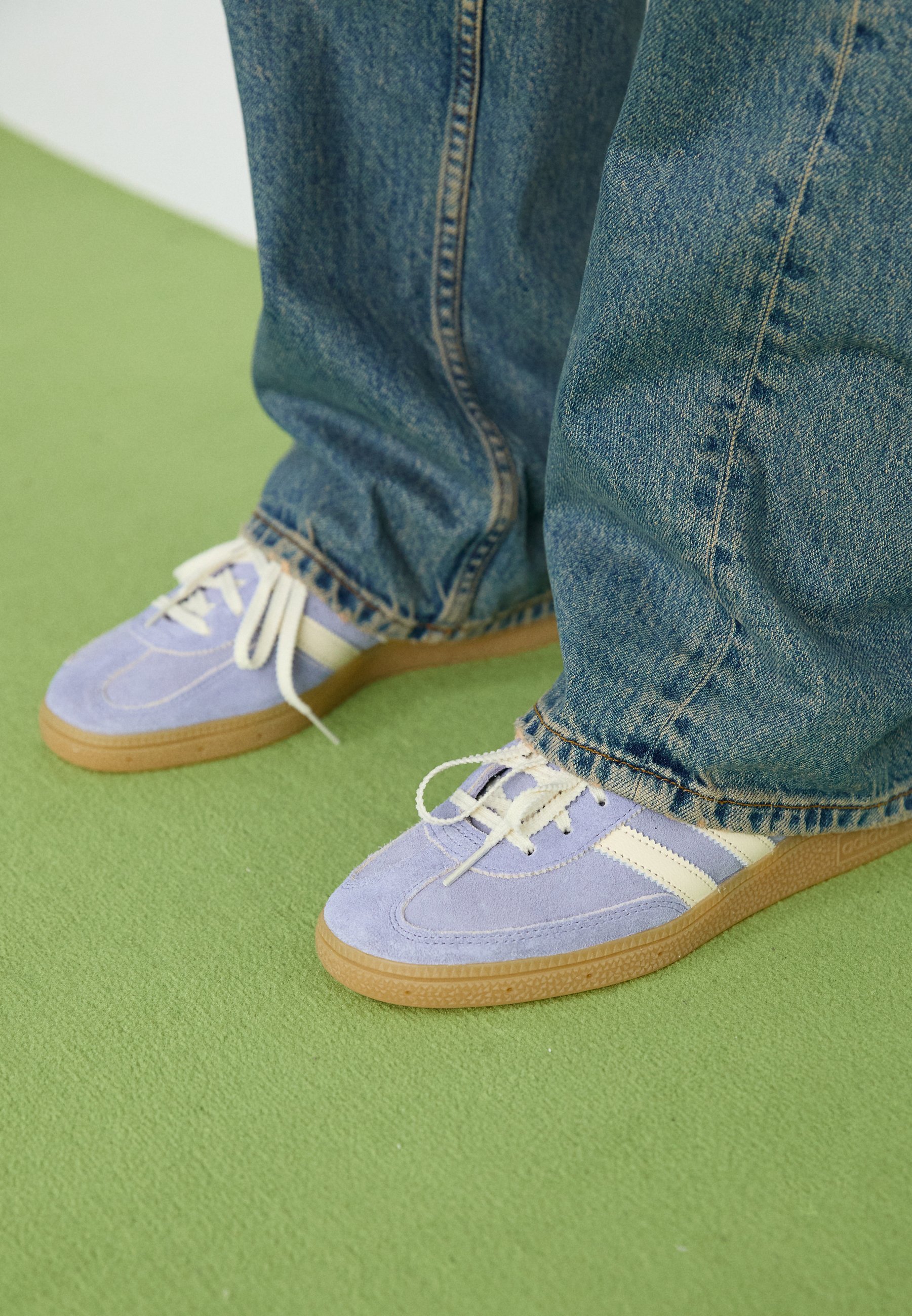 adidas Originals HANDBALL SPECIAL - Scarpe da ginnastica - argento viola/bianco crema/gomma