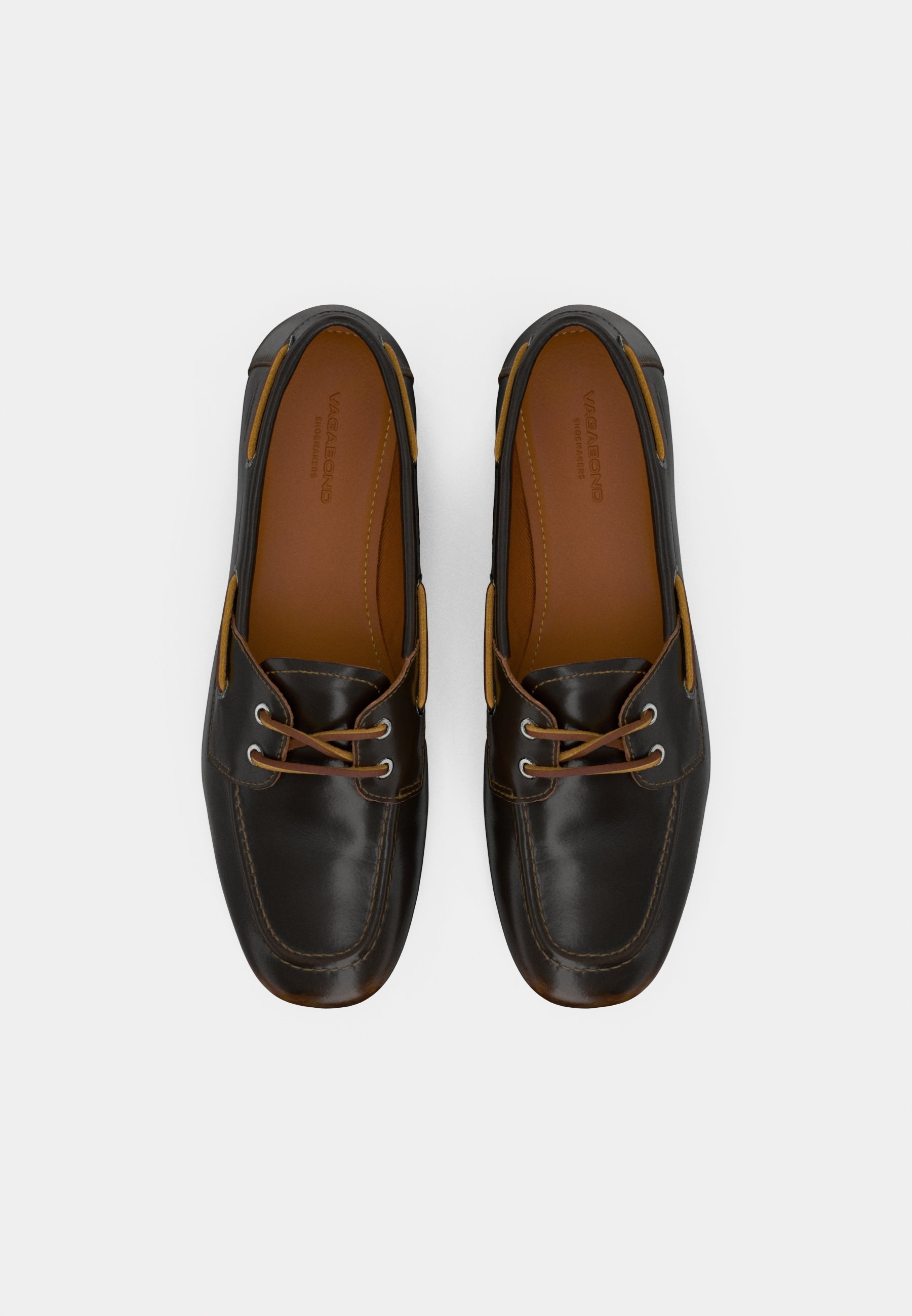 Vagabond HILLARY - Chaussures bateau - marron