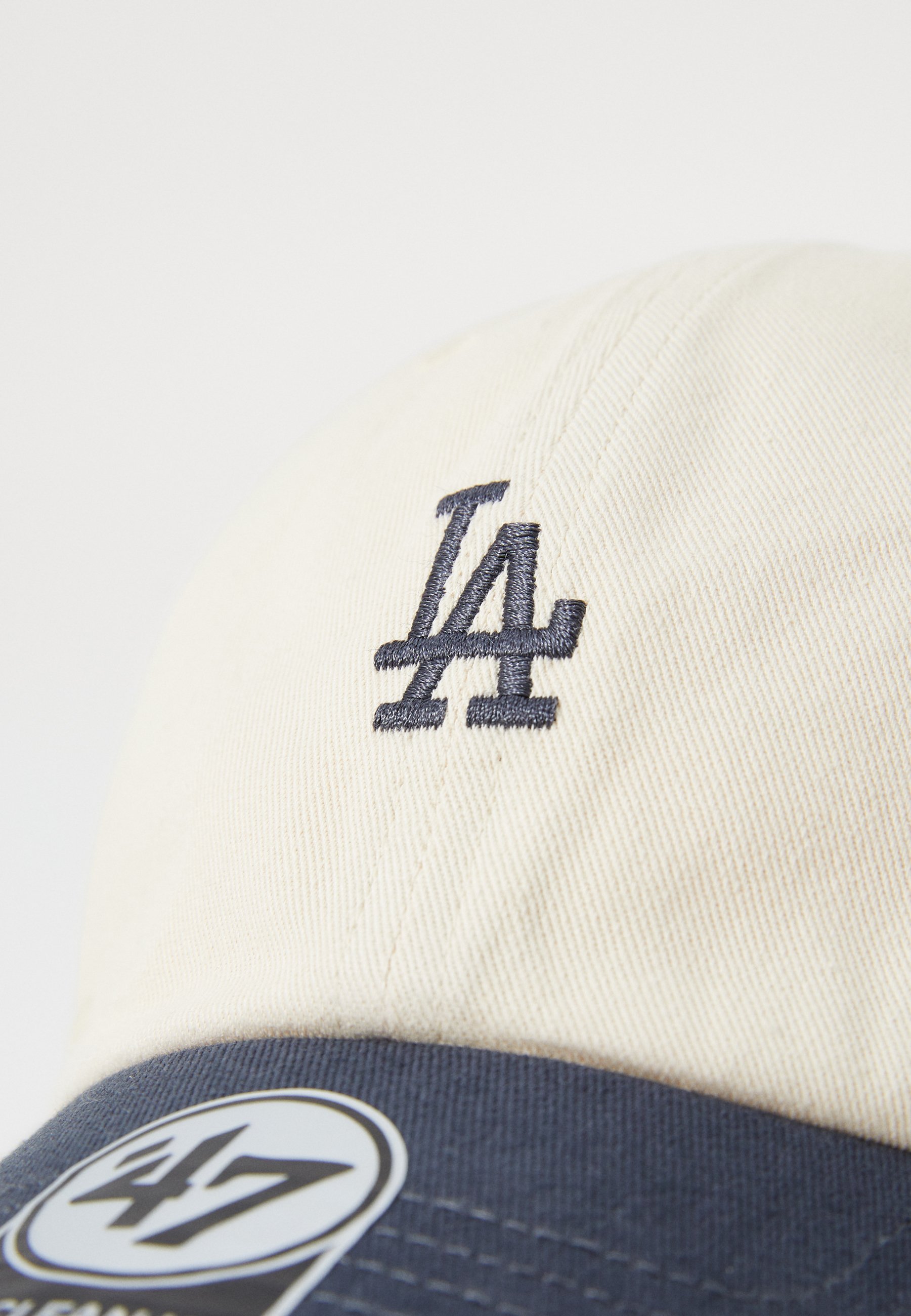 '47 Caps