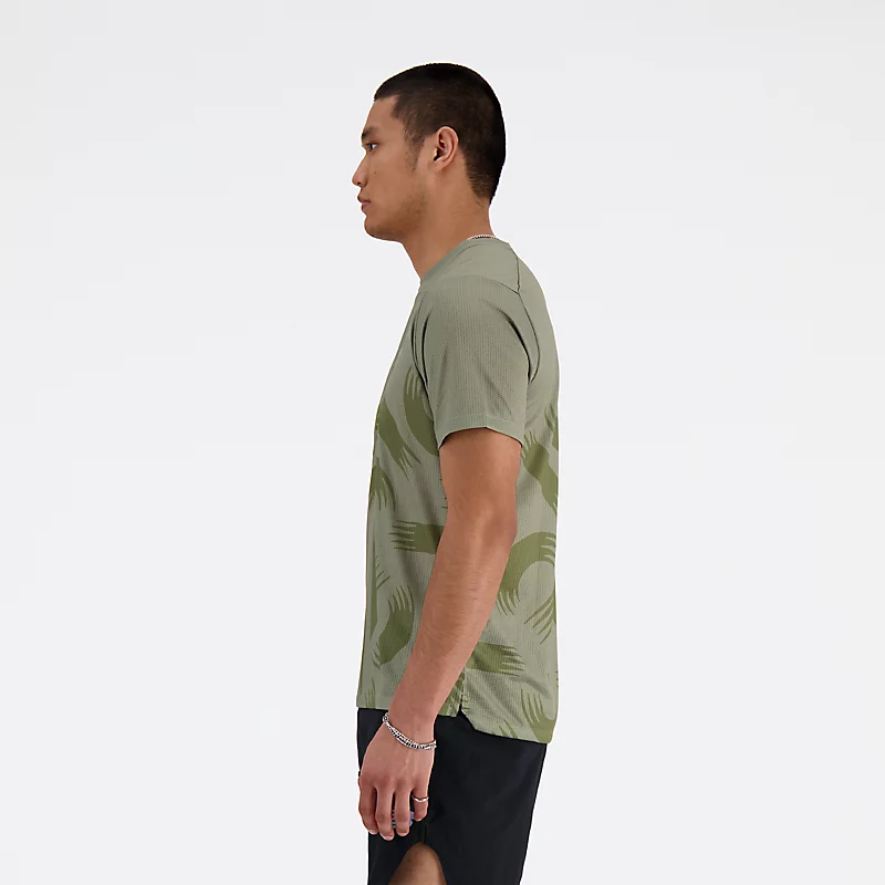 NB Athletics Run London Edition Herren-T-Shirt – Dunkeloliv