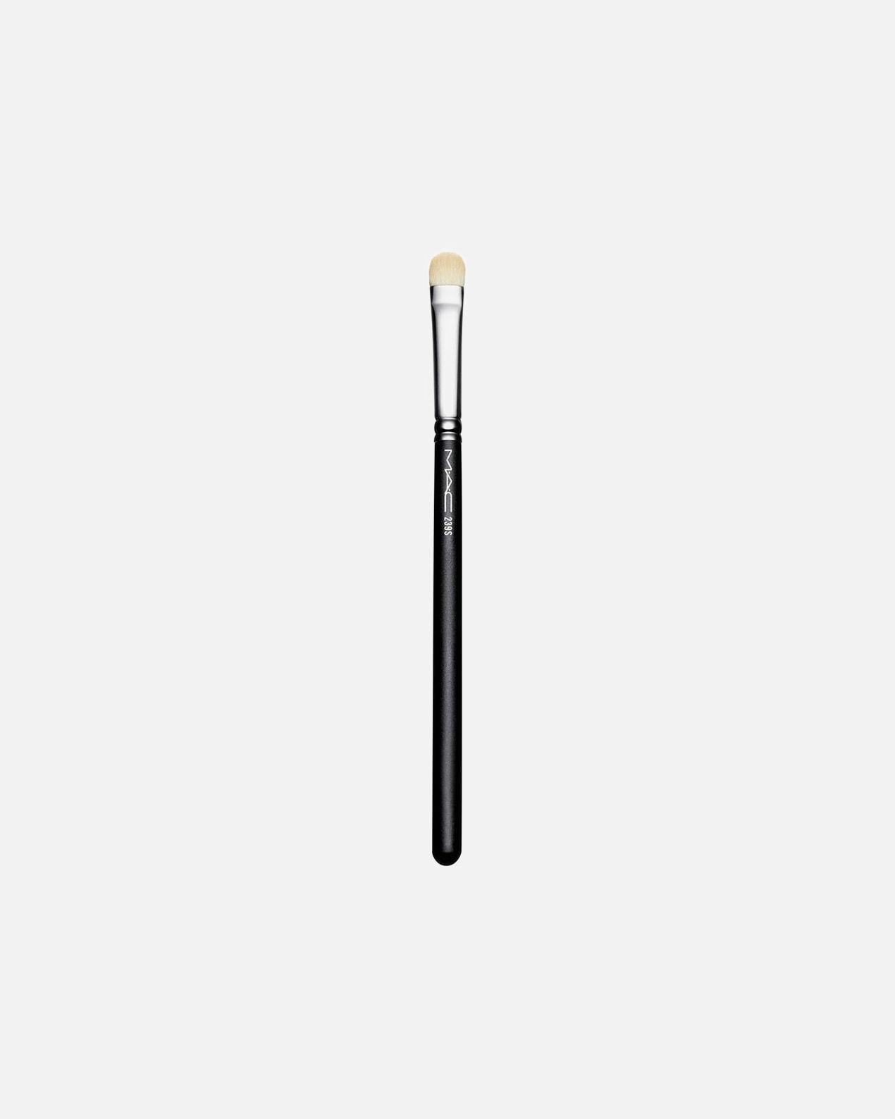 MAC akių šešėlių šepetėlis 239S - 1 vnt.