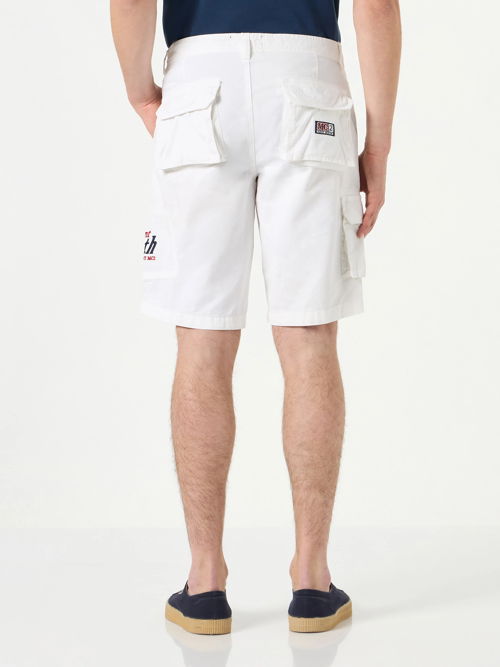 Weiße Cargo-Bermudashorts mit Taschen