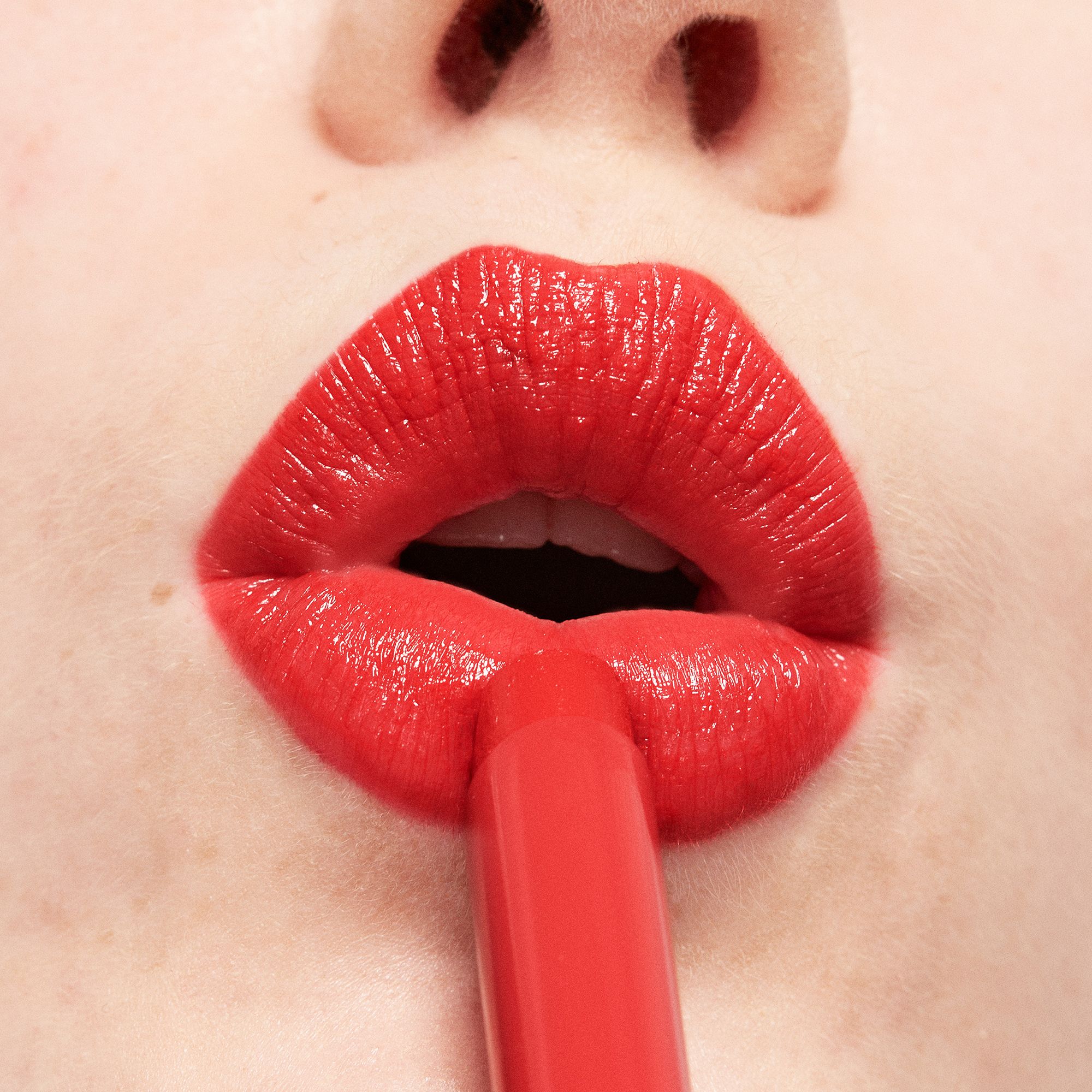 Течни кармини за усне „The Color Lip Glow“