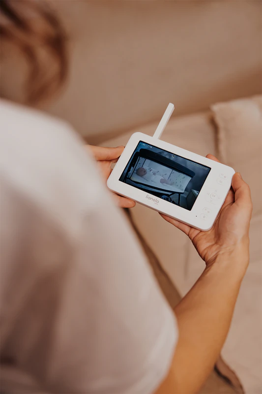 Digitální videochůvička Lionelo Care Babyline 8.3