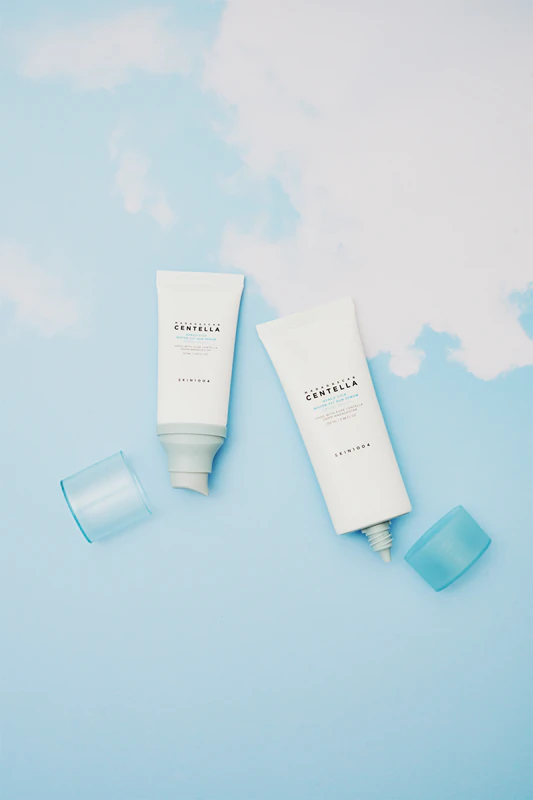 SKIN1004 Madagascar Centella Hyalu-Cica Water-Fit Sun Serum, sérum protetor solar com efeito hidratante.