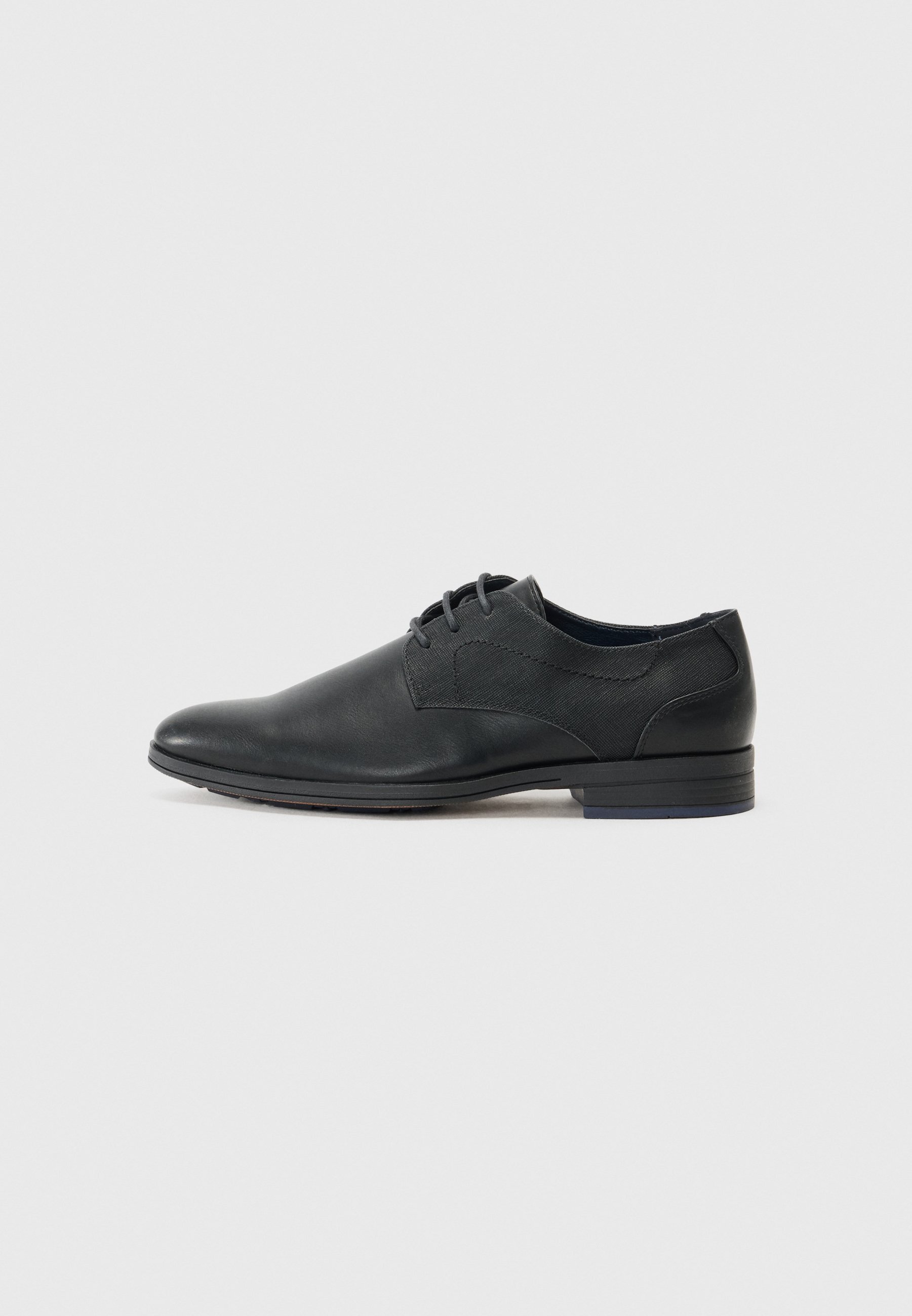 Pier One Smart veterschoenen - zwart