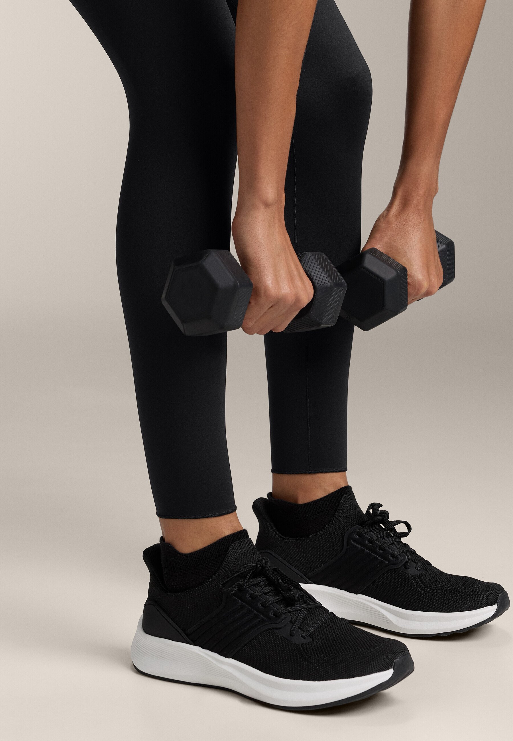 OYSHO PERFECT ADAPT Leggings, superhoch geschnitten, 65 cm lang, schwarz