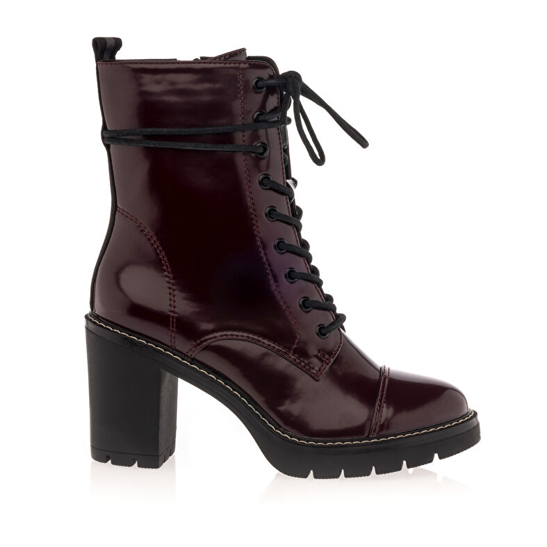 Rote Damenstiefel / Stiefeletten