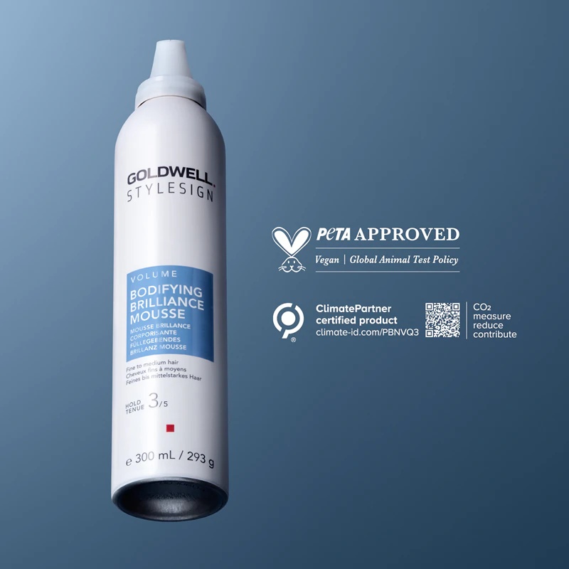 „Goldwell StyleSign Bodifying Brilliance“ putos, suteikiančios apimties ir akinančio blizgesio.