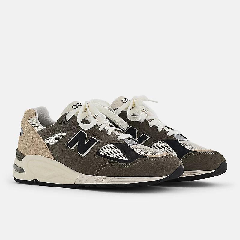 Herren 990v2, hergestellt in den USA – Grau mit Braun