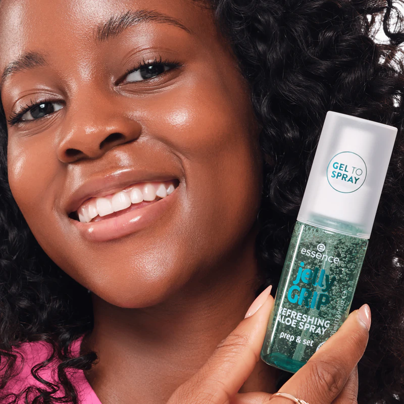 Base líquida GRIP em gel da Essence, com spray fixador e efeito refrescante.