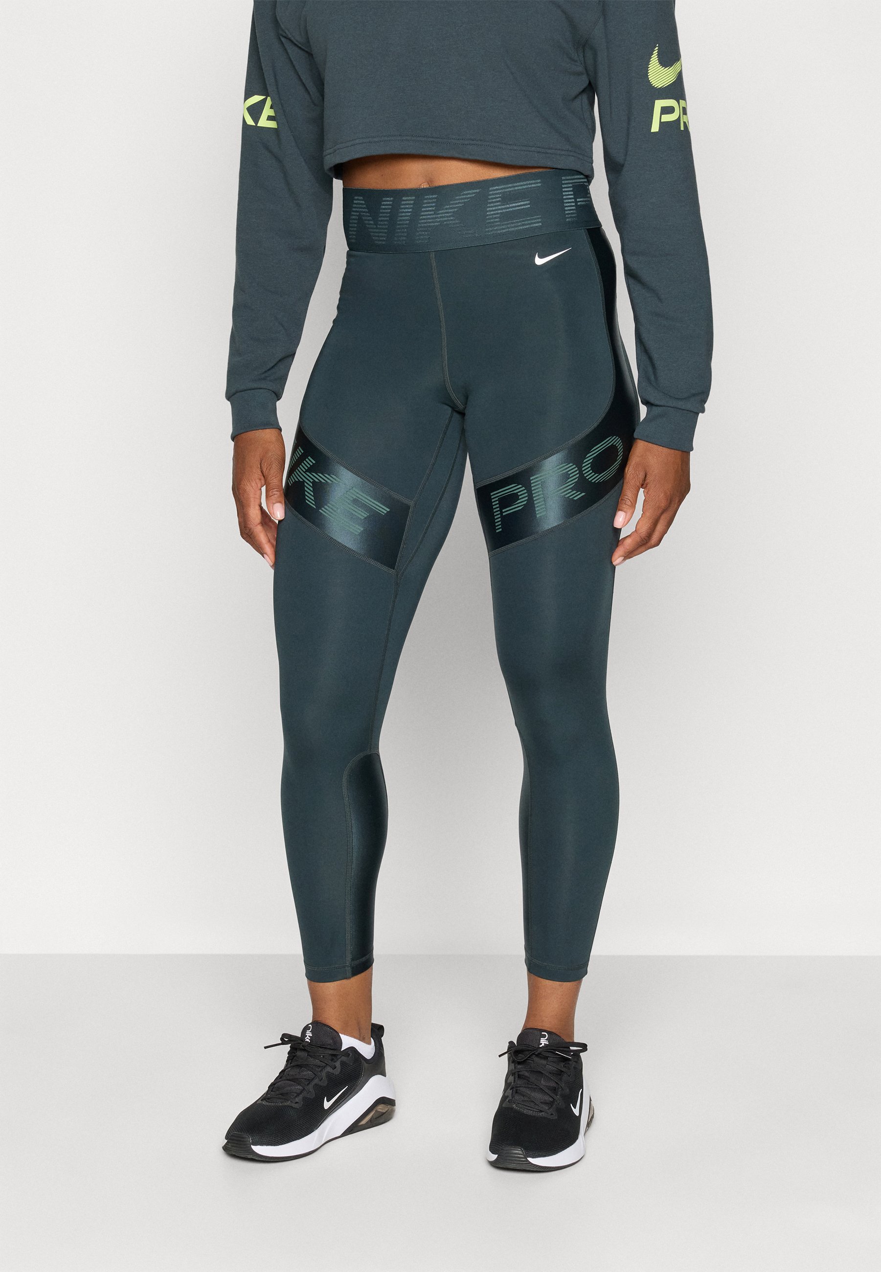 Nike Performance SCULPT 7/8 - Leggings - zeewier/vintage groen/wit