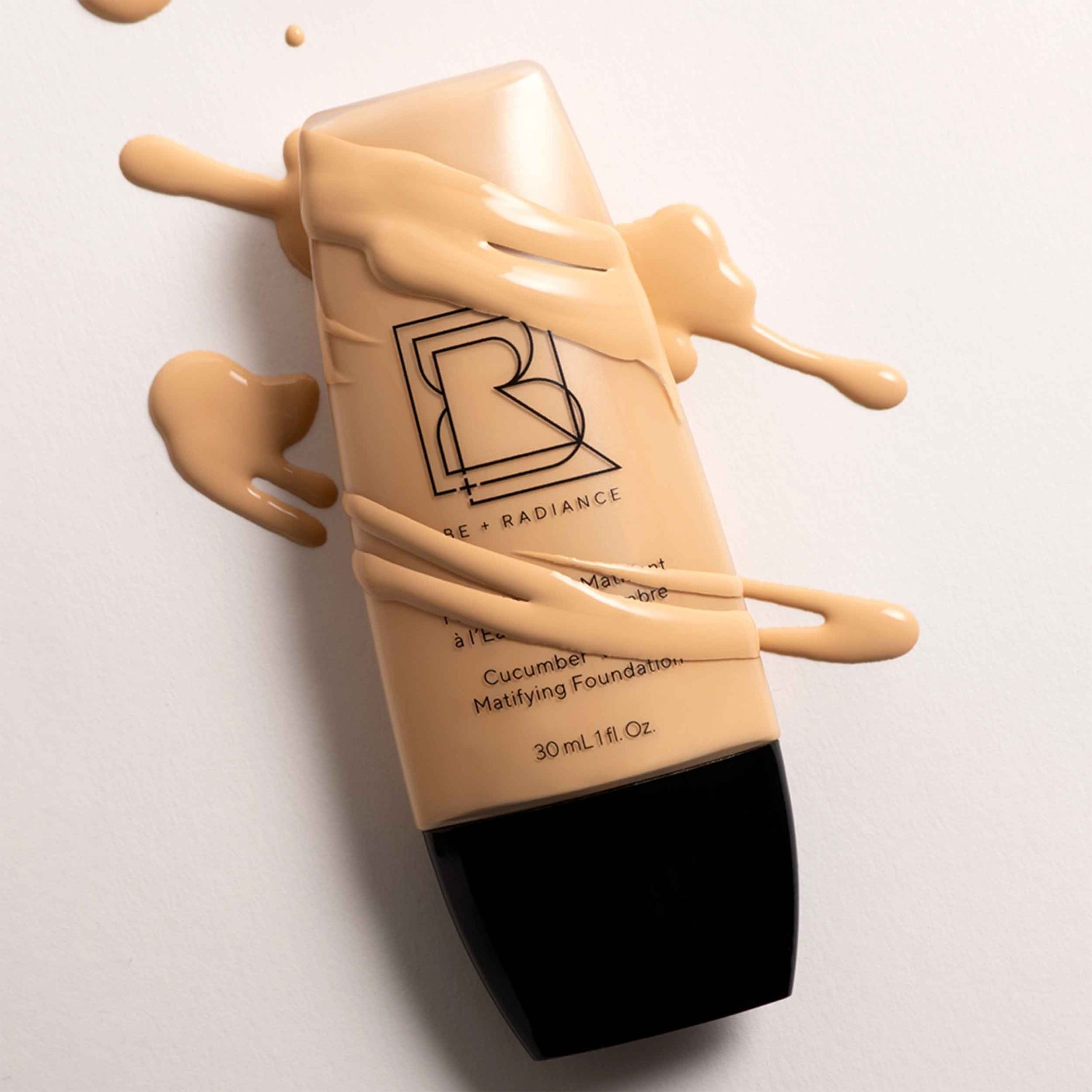 BE + Radiance Fond de Teint Matifiant à l'Eau de Concombre N°08
