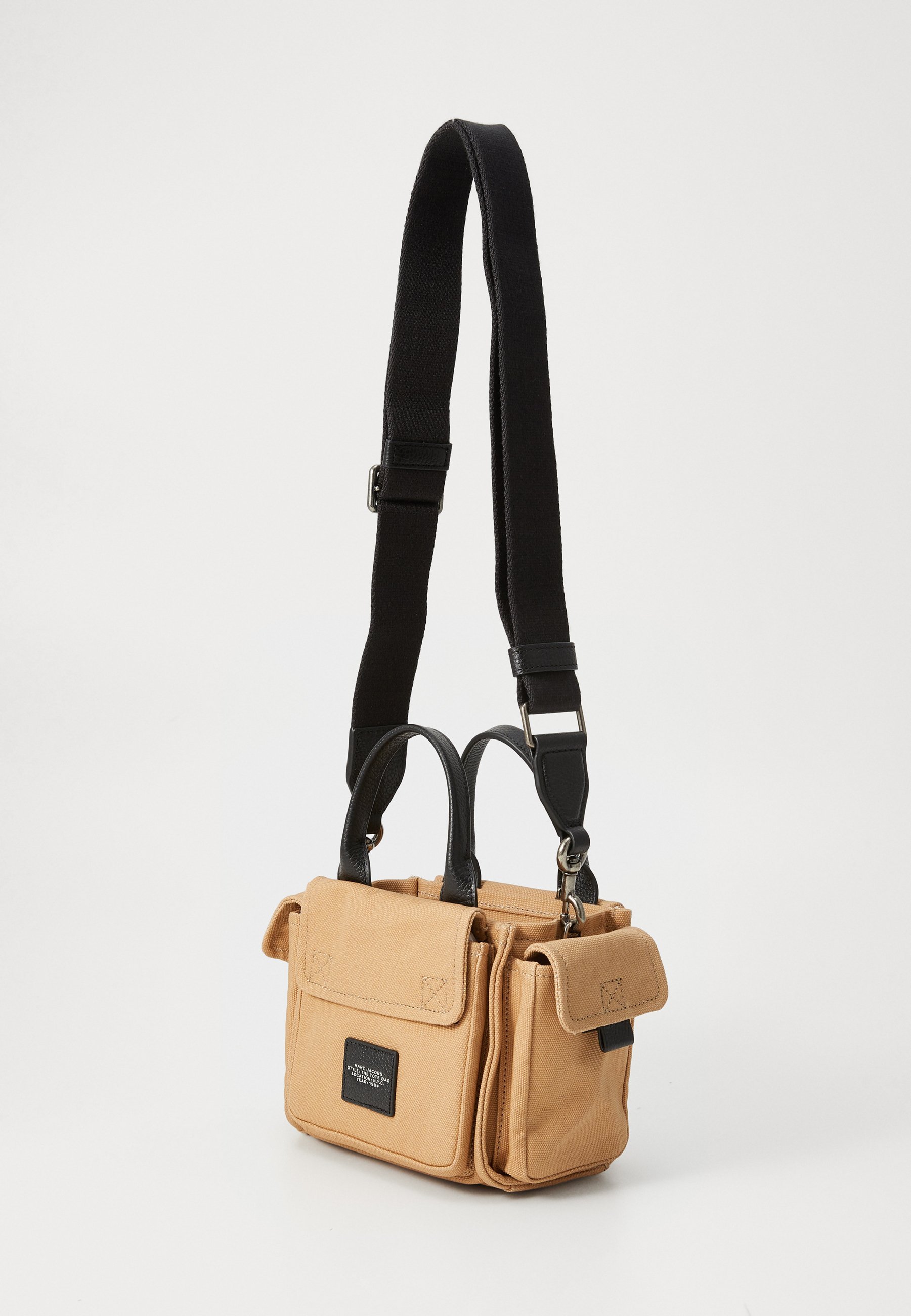 MARC JACOBS CROSSBODY TOTE - Handtas - camel