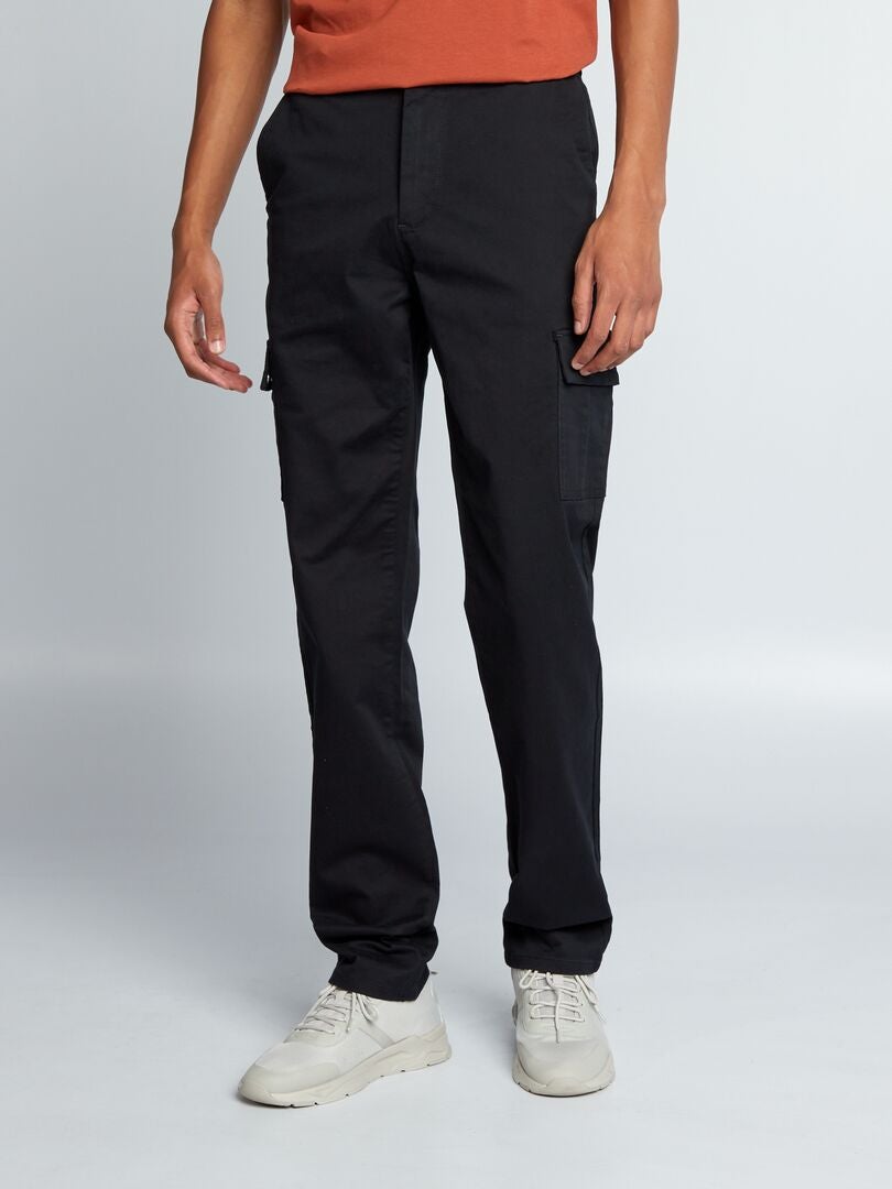 Calça reta com bolsos laterais +190 cm - L36 - preta