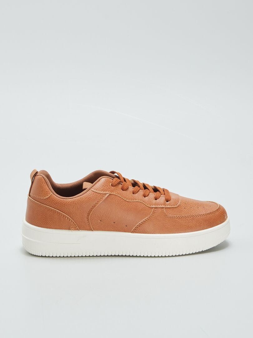 Lage stadssneakers van imitatieleer - BRUIN
