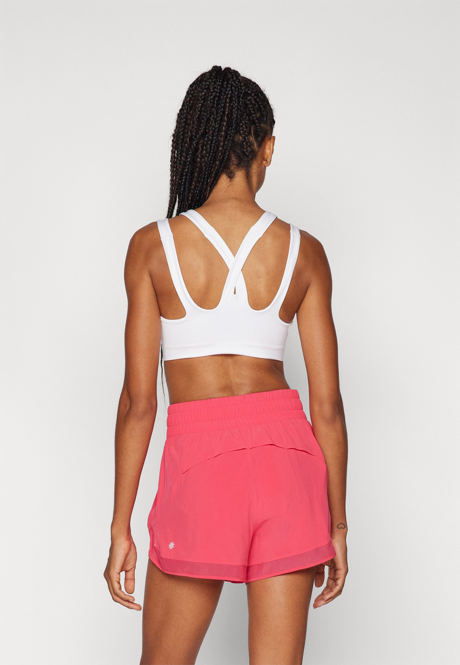 Nike Performance INDY FREESTYLE BRA - Kerget tuge pakkuv spordirinnahoidja - valge/must
