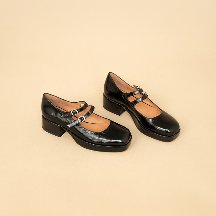 Babies à talons et brides  en cuir brillant noir