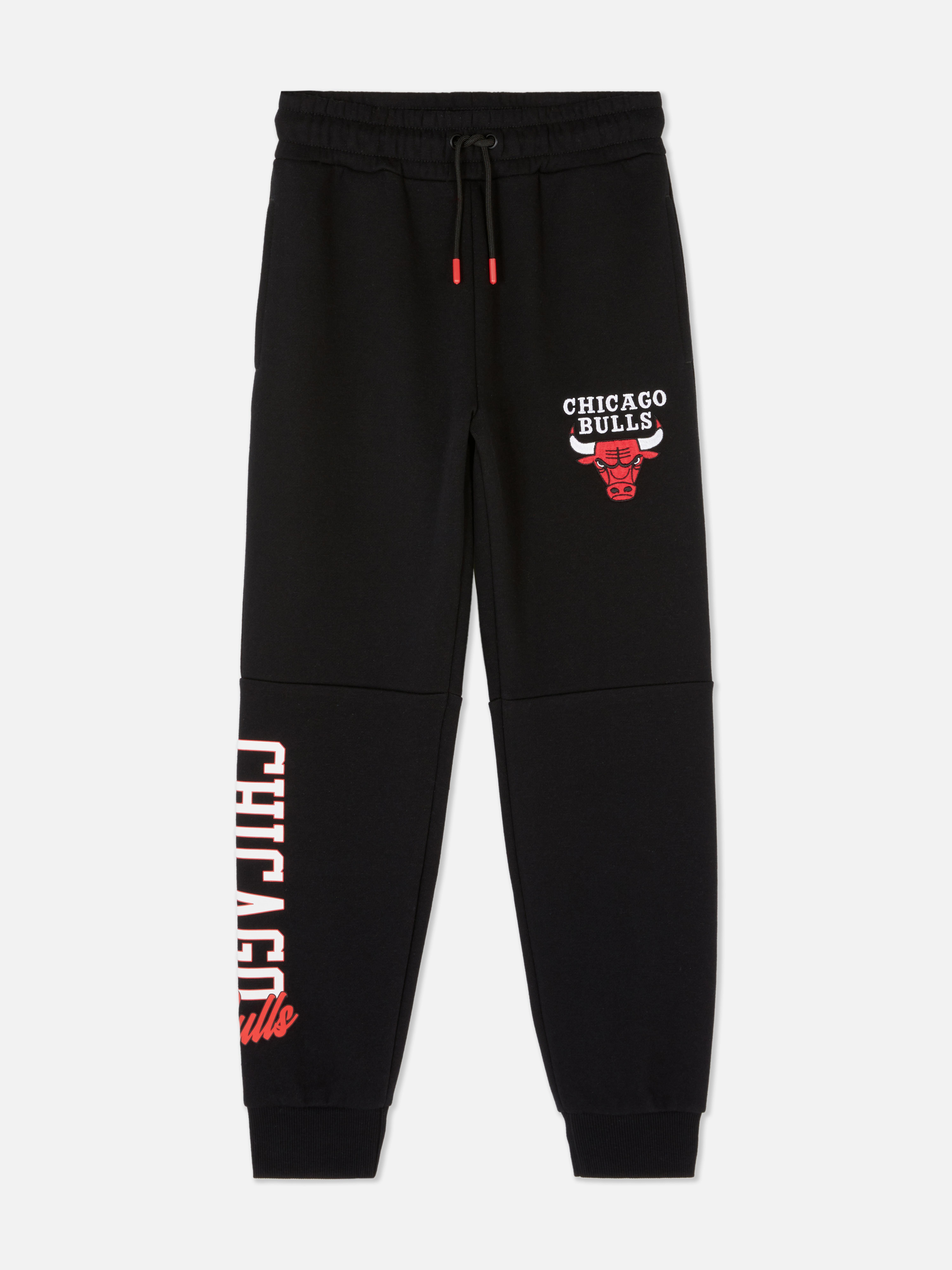 Pantaloni de jogging NBA Chicago Bulls cu șnur. Pantaloni de jogging cu șnur, manșete la gleznă și imprimeuri impresionante cu echipe de baschet.