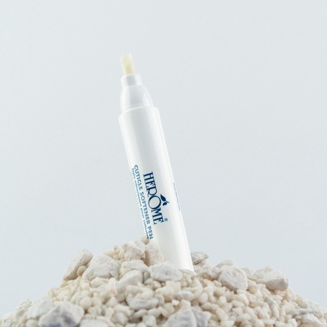 Herome Cosmetics nagu kopšanas pildspalva, roku kopšanas kutikulas mīkstinātāja pildspalva – 4 ml