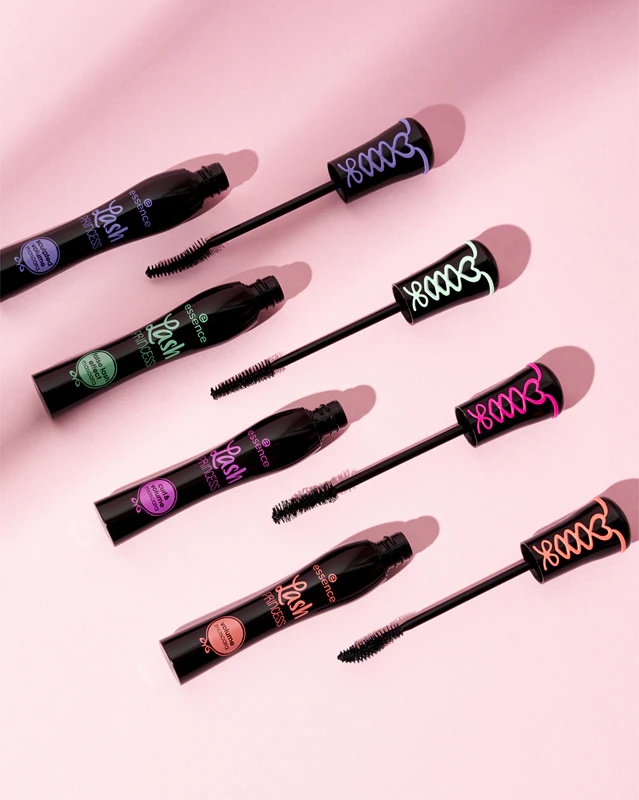 „Essence Lash Princess“ blakstienų tušas, suteikiantis apimties ir riestumo.