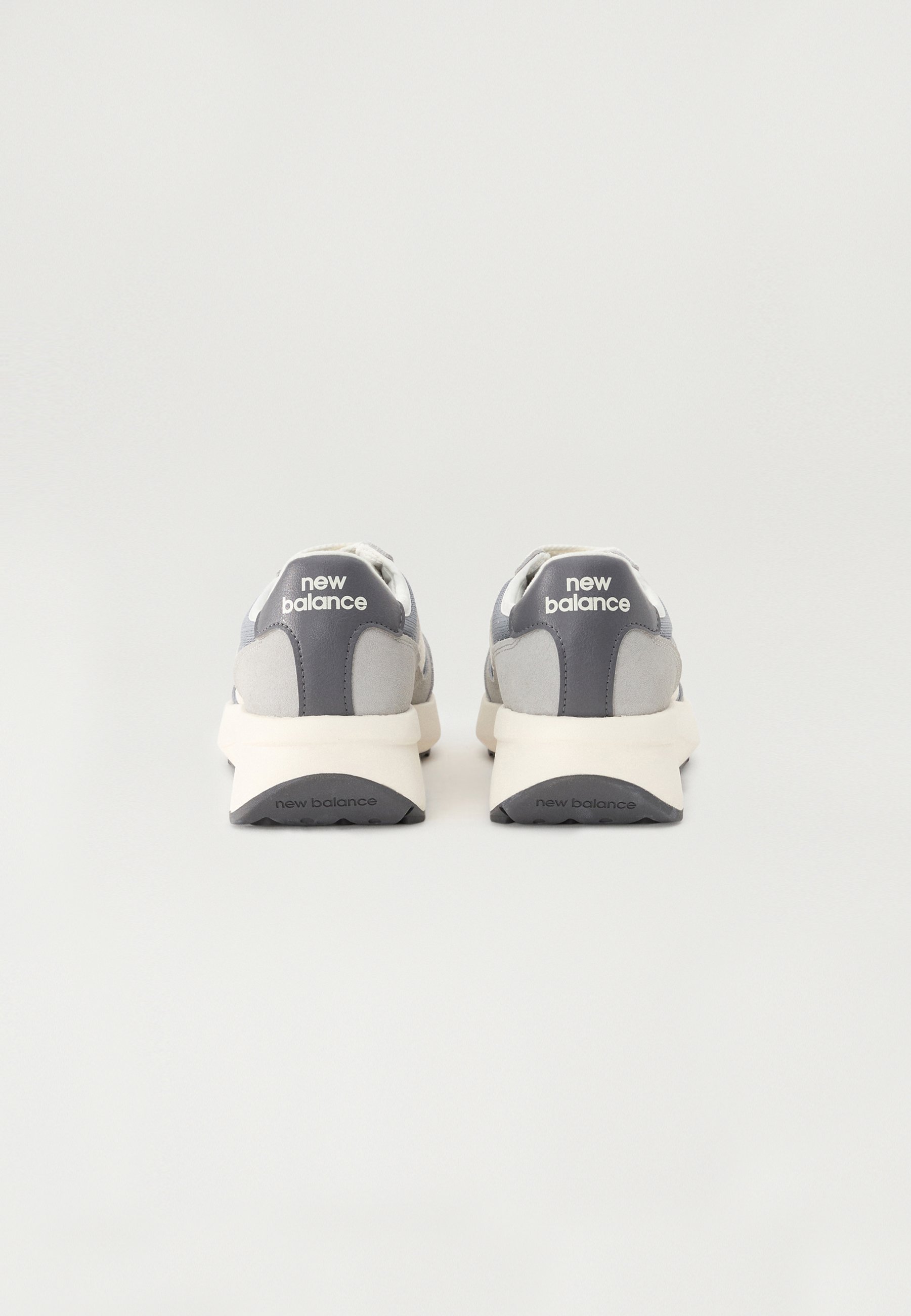 New Balance 370 - Sneakers - beton