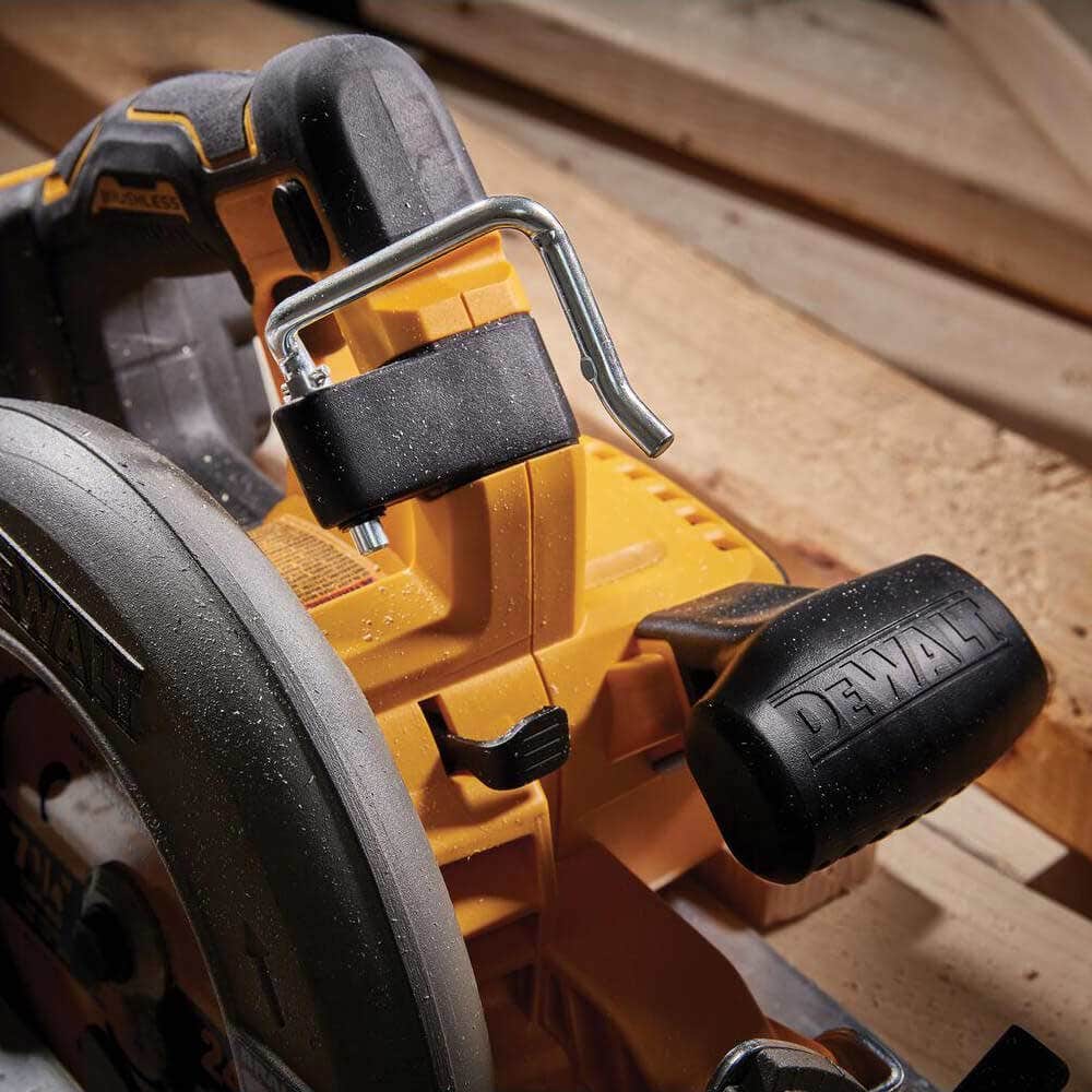 Zestaw pilarki tarczowej DEWALT 18 V bezszczotkowej XR FLEXVOLT Advantage 6,0 AH DCS573T1-XE