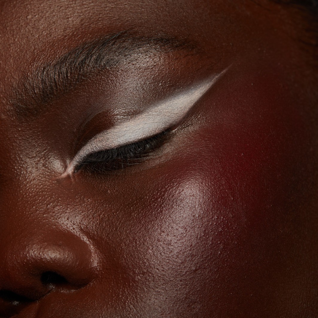 NYX Professional Makeup Eyeliner Epic Smoke Liner, kampuotas akių kontūro pieštukas ir blenderis – 0,2 g