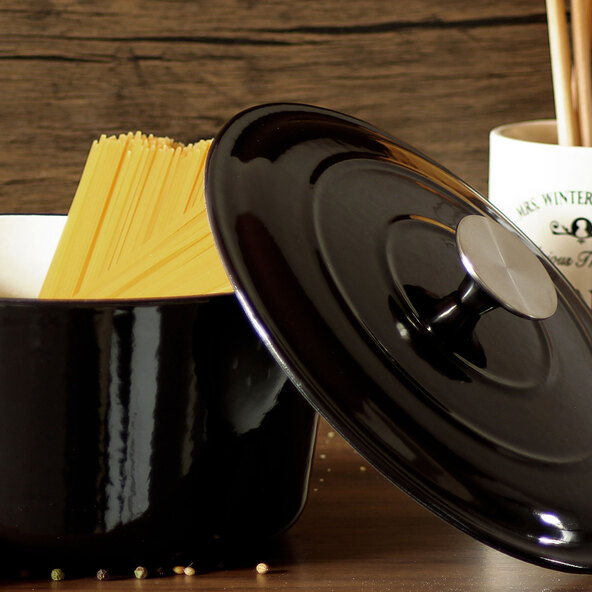 Gietijzeren kook- en braadpan met deksel, zwart