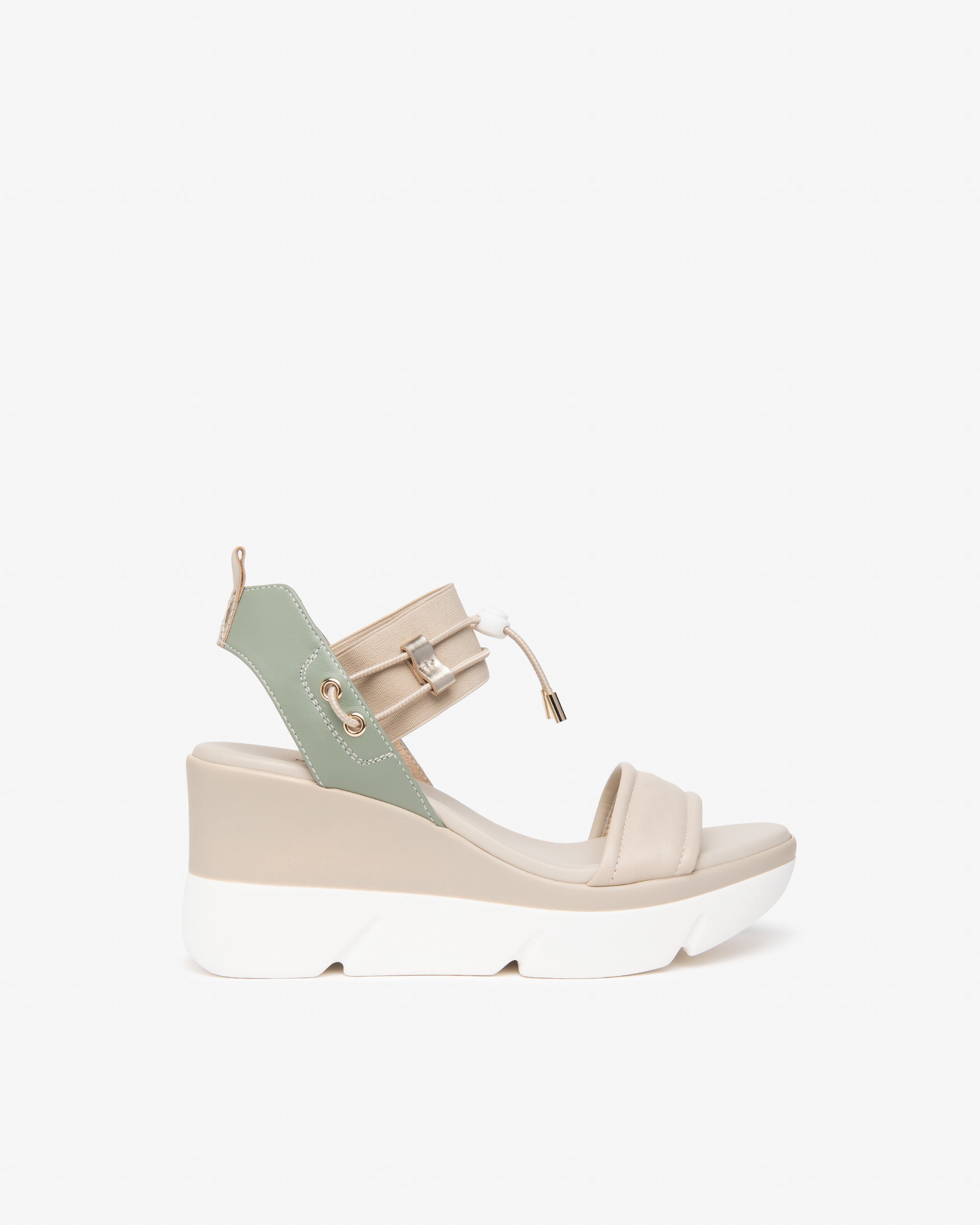  Damensandalen aus Leder und technischen Materialien