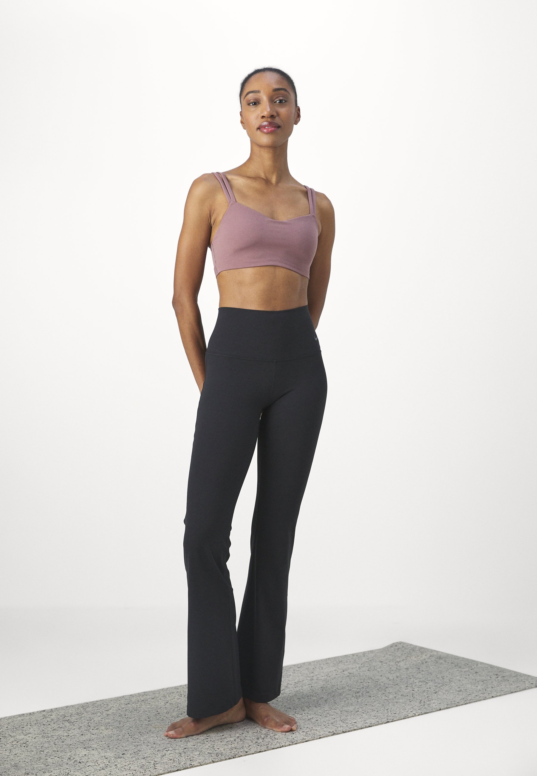 Leggings Nike Performance ZENVY FLARE - pretas