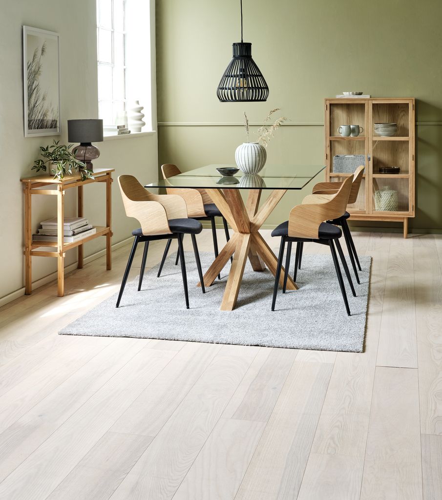 VESTERBY Vitrina VESTERBY žema, 2 durų, natūralaus ąžuolo