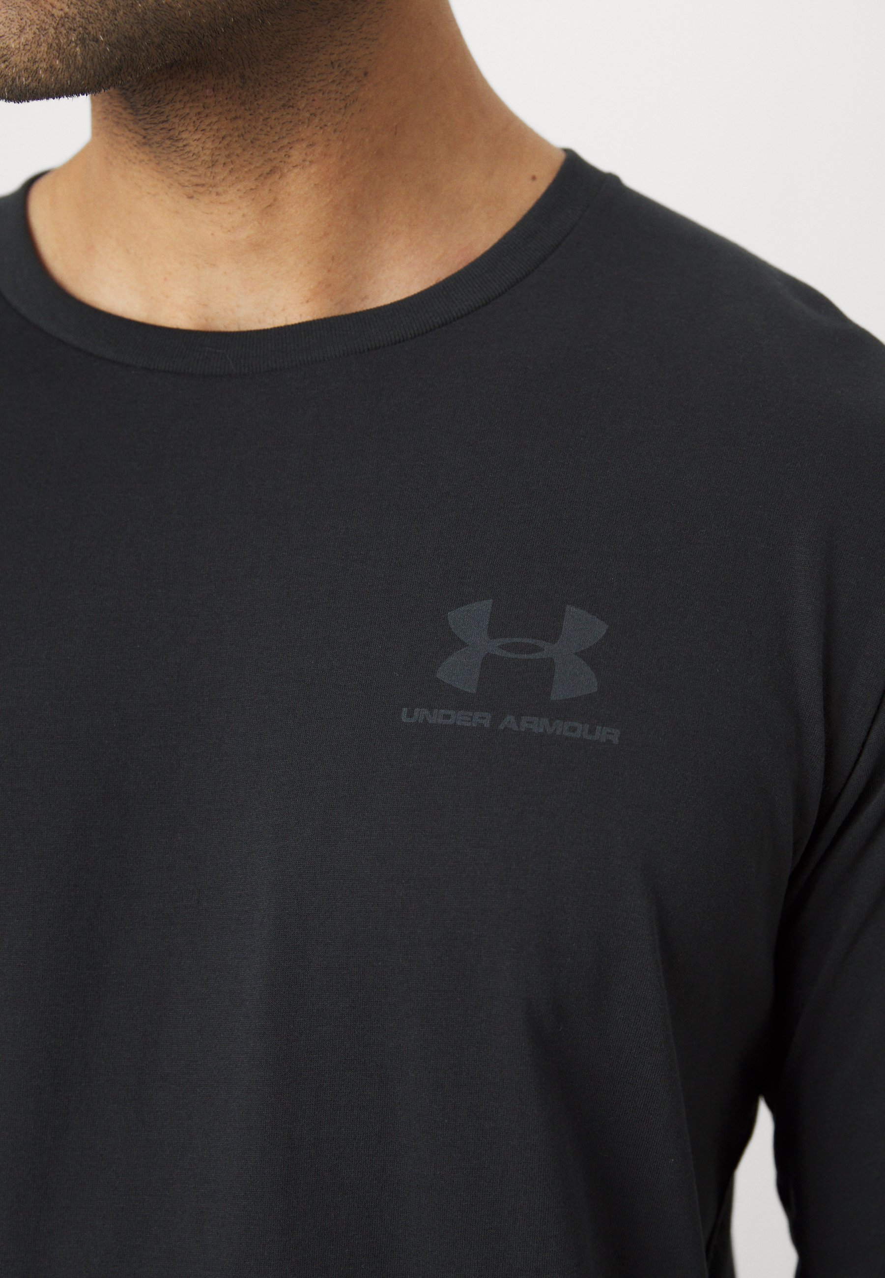 Maglia a maniche lunghe Under Armour SINISTRA DEL PETTO - nero/grigio pece