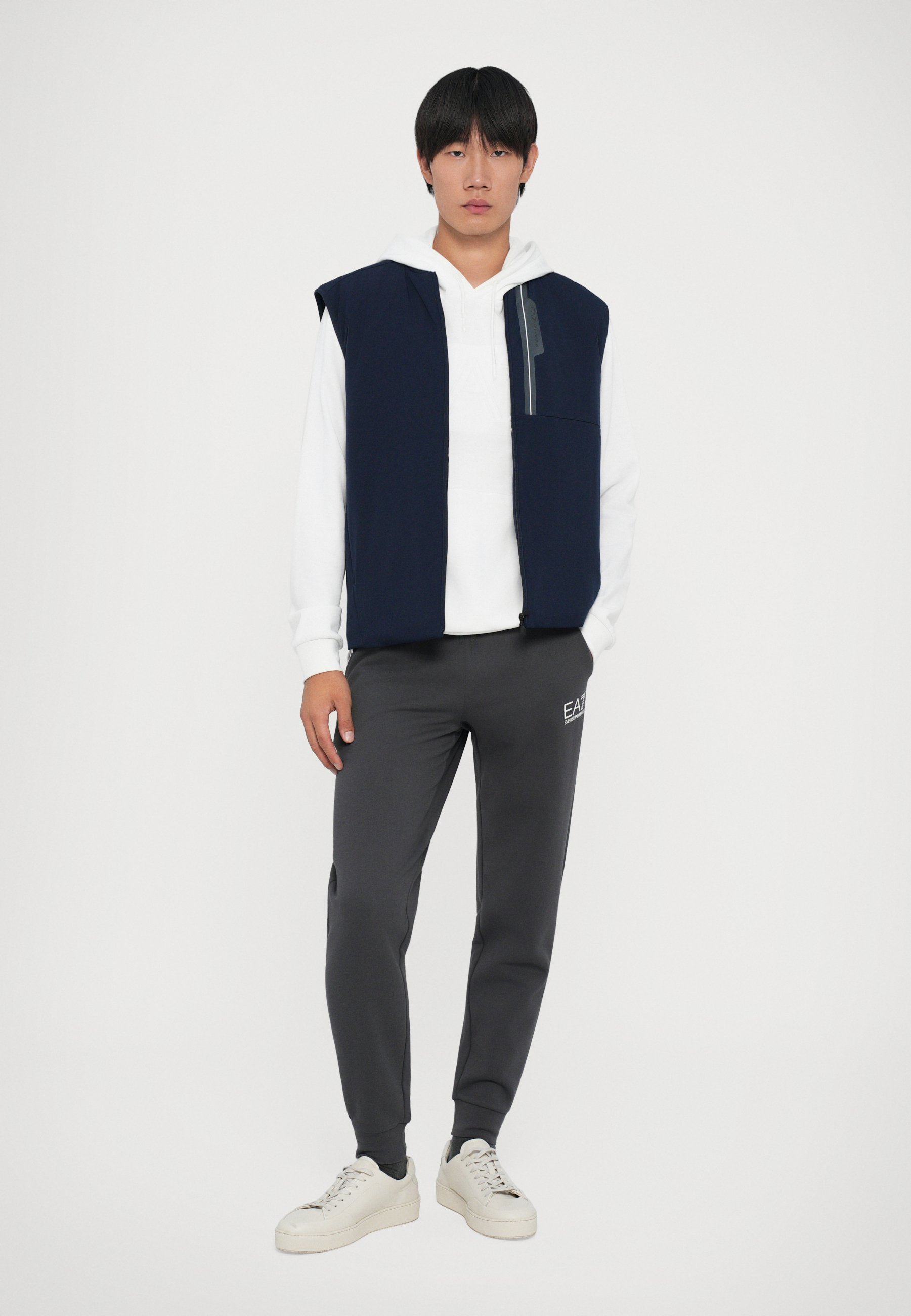 Pantalon de survêtement EA7 Emporio Armani TRAIN LINES - Bas de survêtement - asphalte