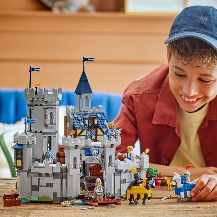 LEGO Creator 3 in 1 31168 Castello dei Cavalieri Medievali - Set di costruzioni per bambini dai 9 anni in su
