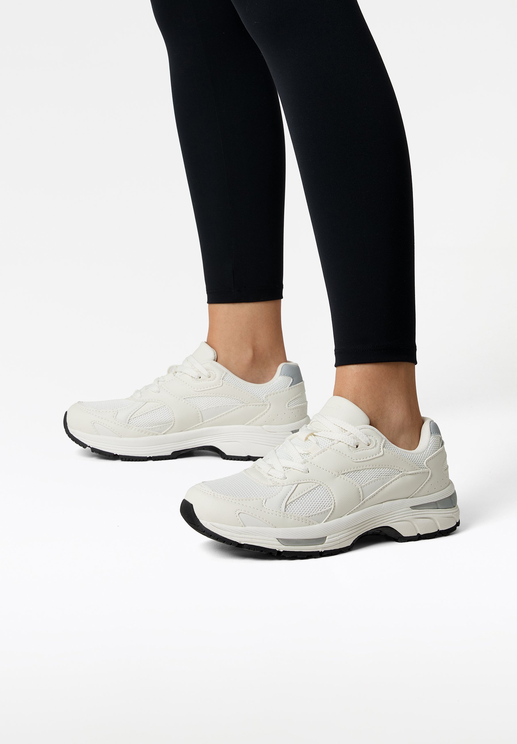 OYSHO RETRO RUNNING - Tréningová obuv - biela