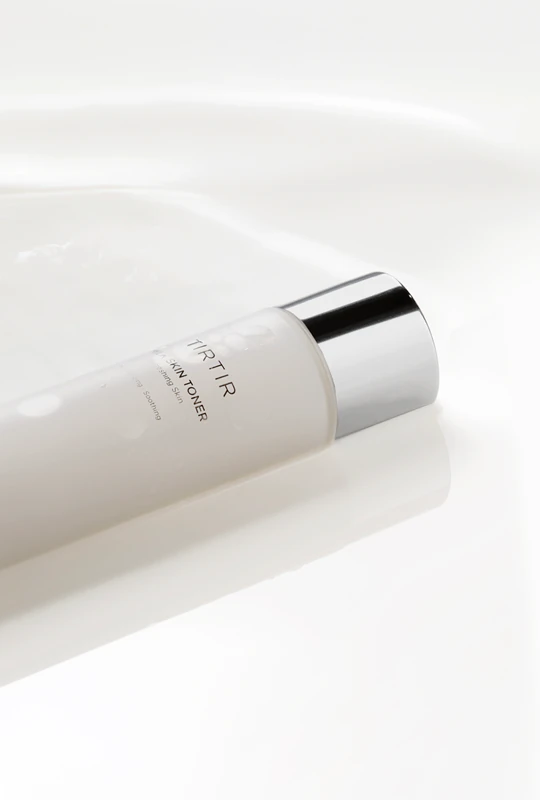 TIRTIR Milk Skin Toner, tônico facial iluminador e hidratante.