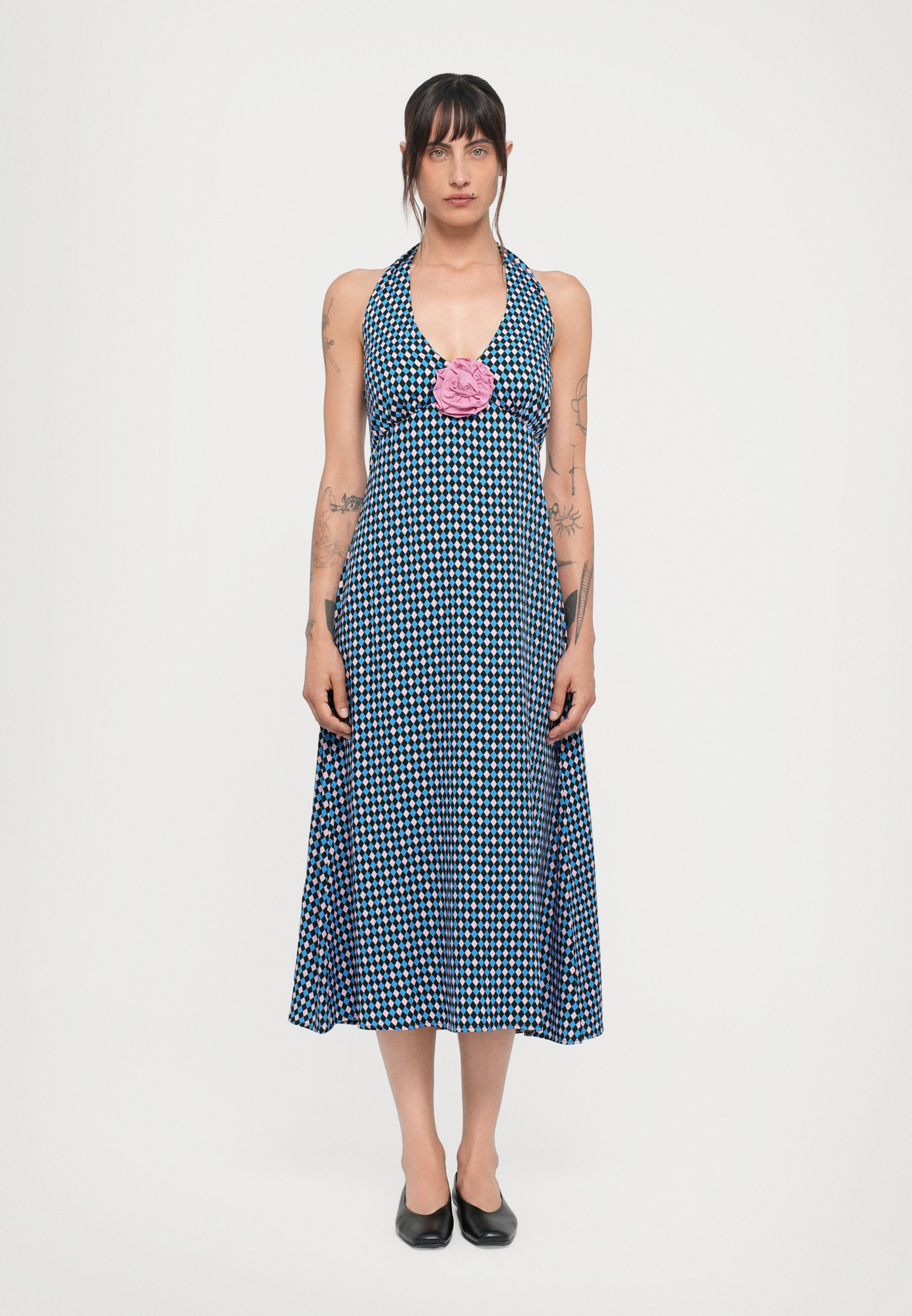 Robe de jour Sleeper JARDIN HALTERNECK - rose/noir/bleu