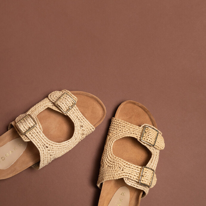 Mules à boucles  en raphia beige