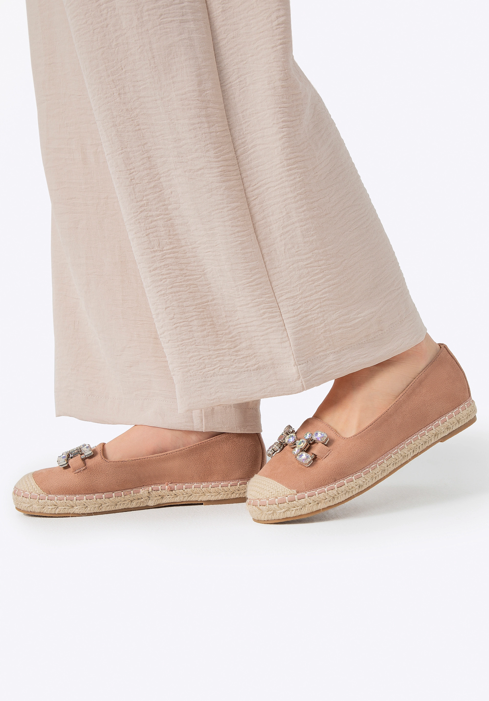 Damskie espadryle z biżuteryjną ozdobą beżowo - różowe