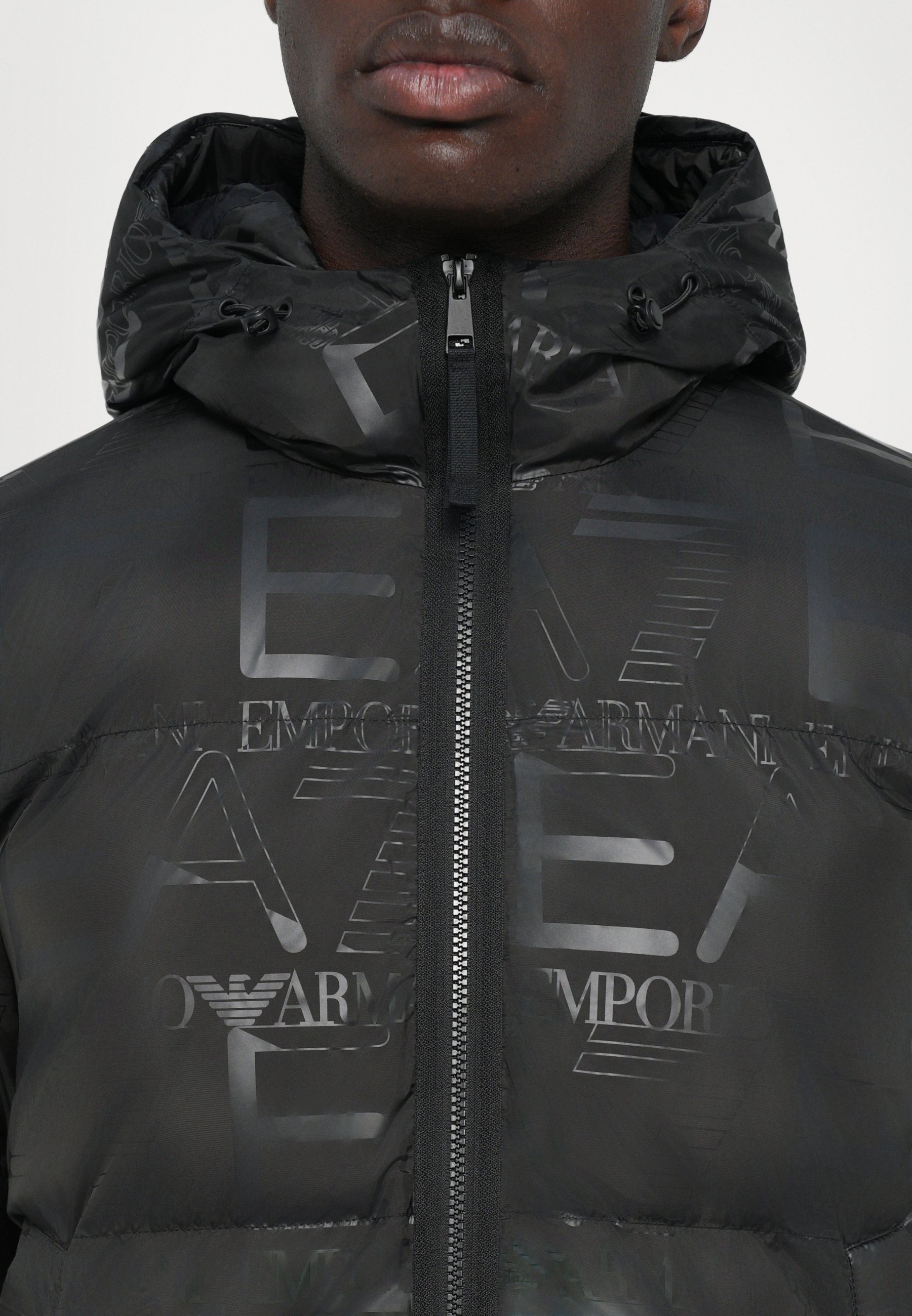 EA7 Emporio Armani MOUNTAIN HOODED JACKET LOGO REPEAT - Winterjas - zwart