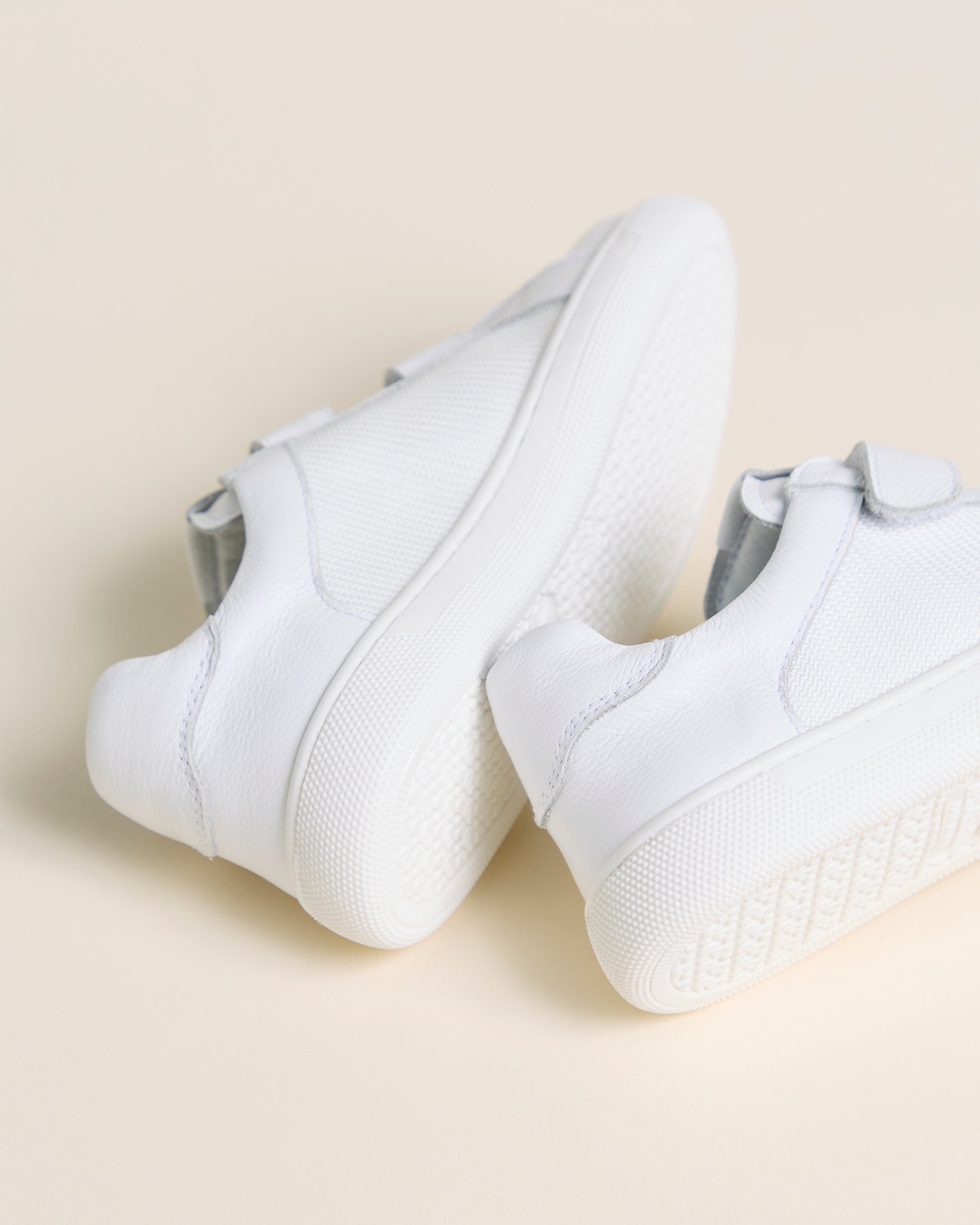  Junior-Sneaker für Kinder aus Funktionsmaterial und Leder