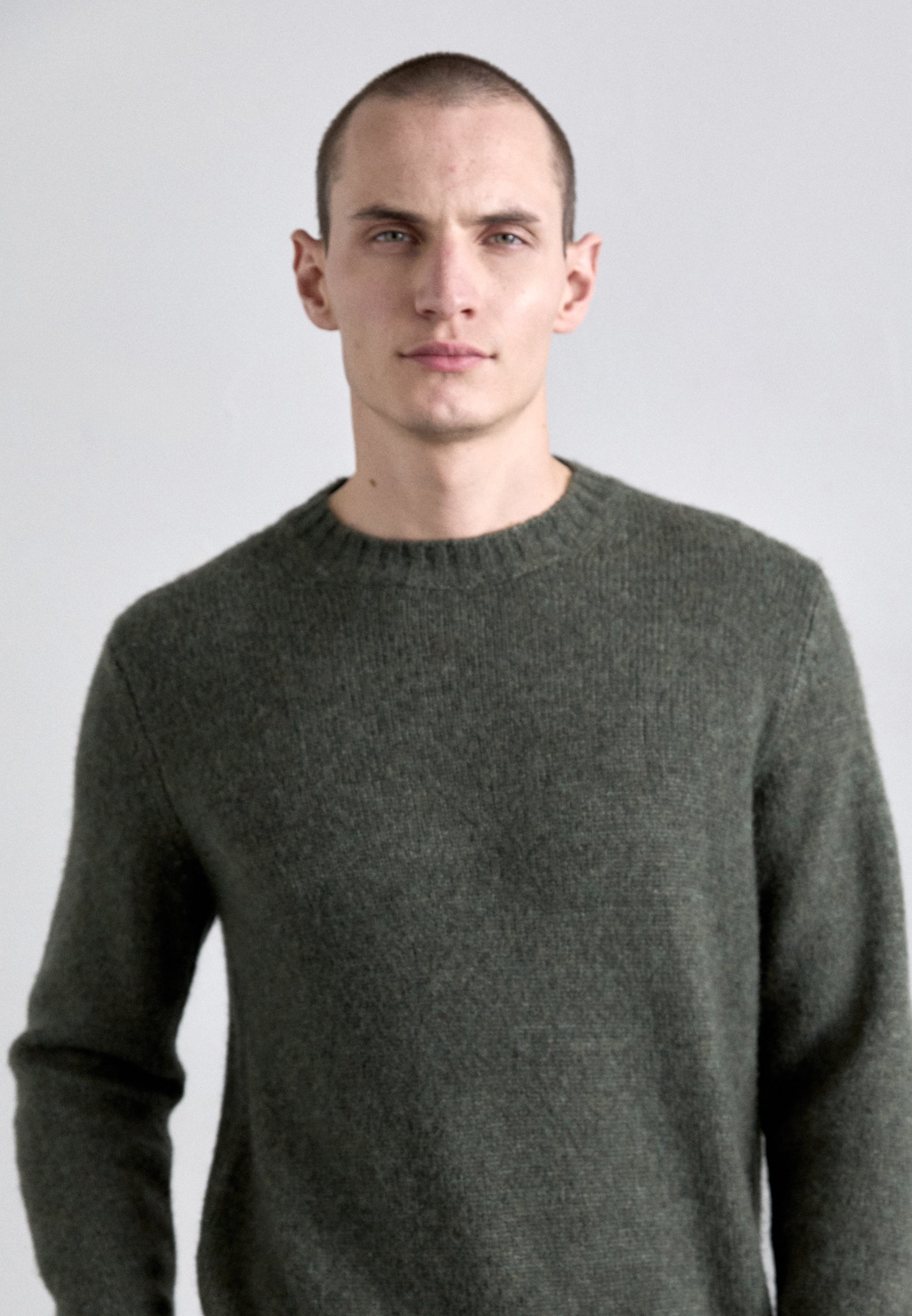 NN.07 Trui – Khaki