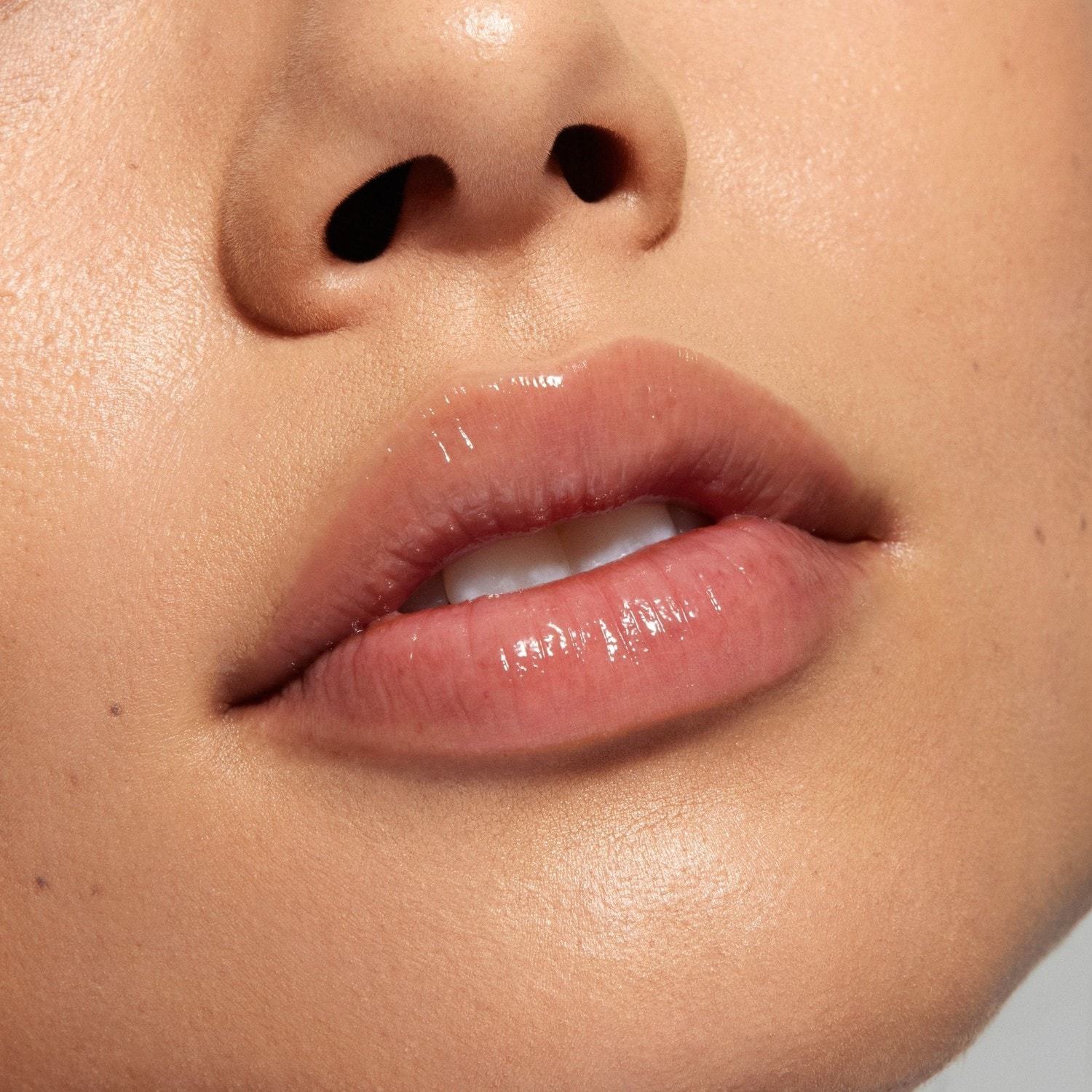 KYLIE SKIN lūpų aliejus, būtinas pasirinkimas. Kylie Skin lūpų aliejus – lazdyno riešutų kremas, 6 ml – 6 ml