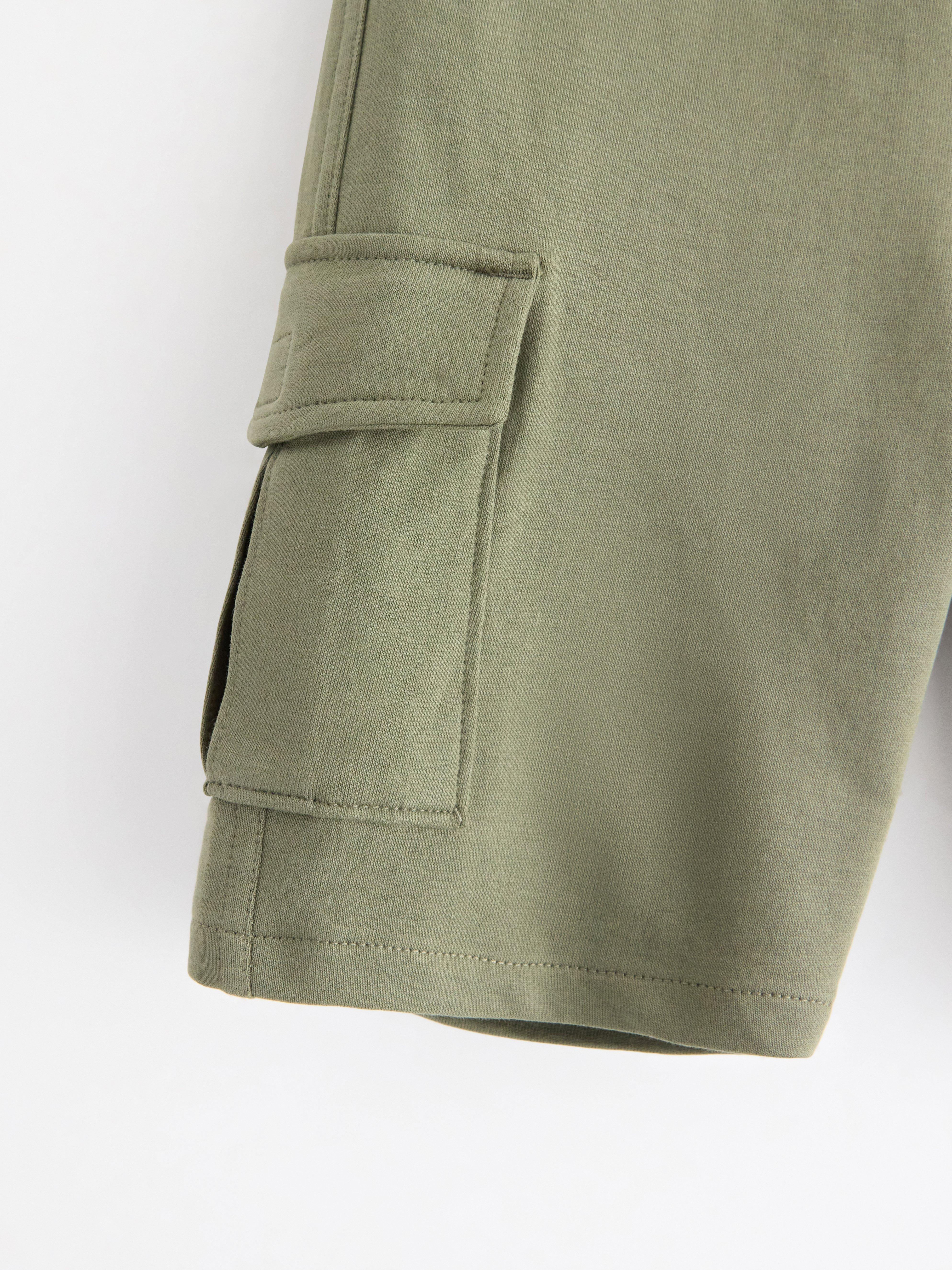 Pantalones cortos cargo color caqui claro